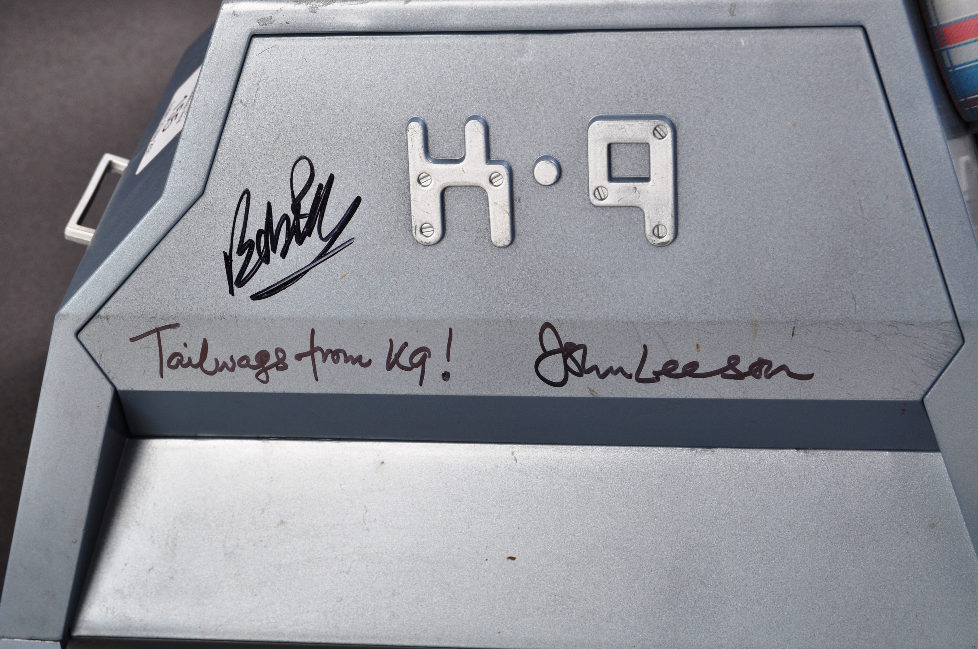 DOCTOR WHO - JOHN LEESON & BOB BAKER - LARGE AUTOGRAPHED K9 FIGURE - Image 3 of 3