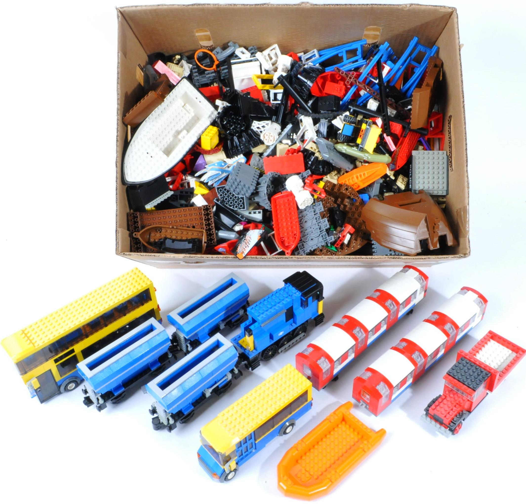 LARGE COLLECTION OF ASSORTED LOOSE LEGO BRICKS