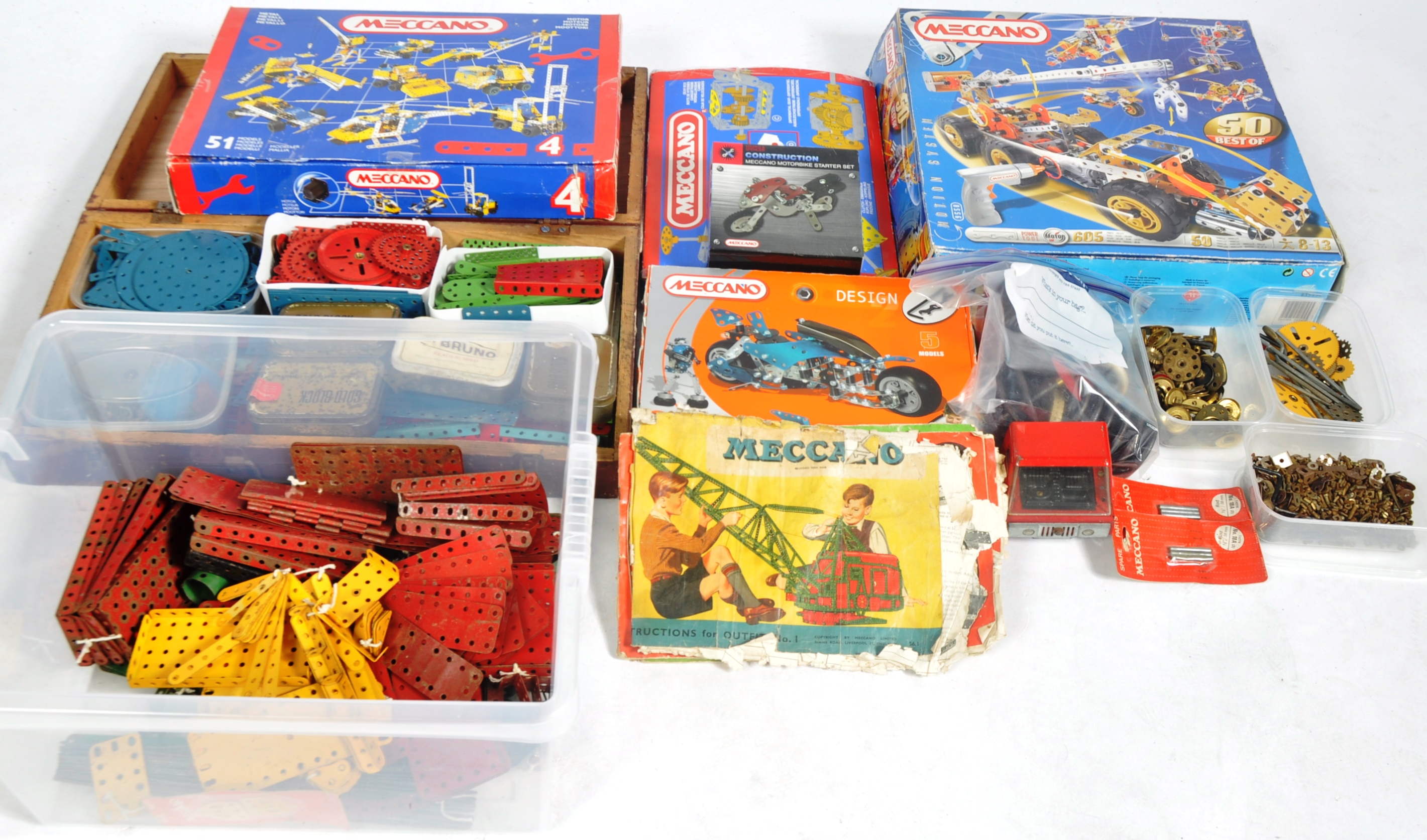 LARGE COLLECTION OF ASSORTED MECCANO PARTS & SETS - Image 2 of 6