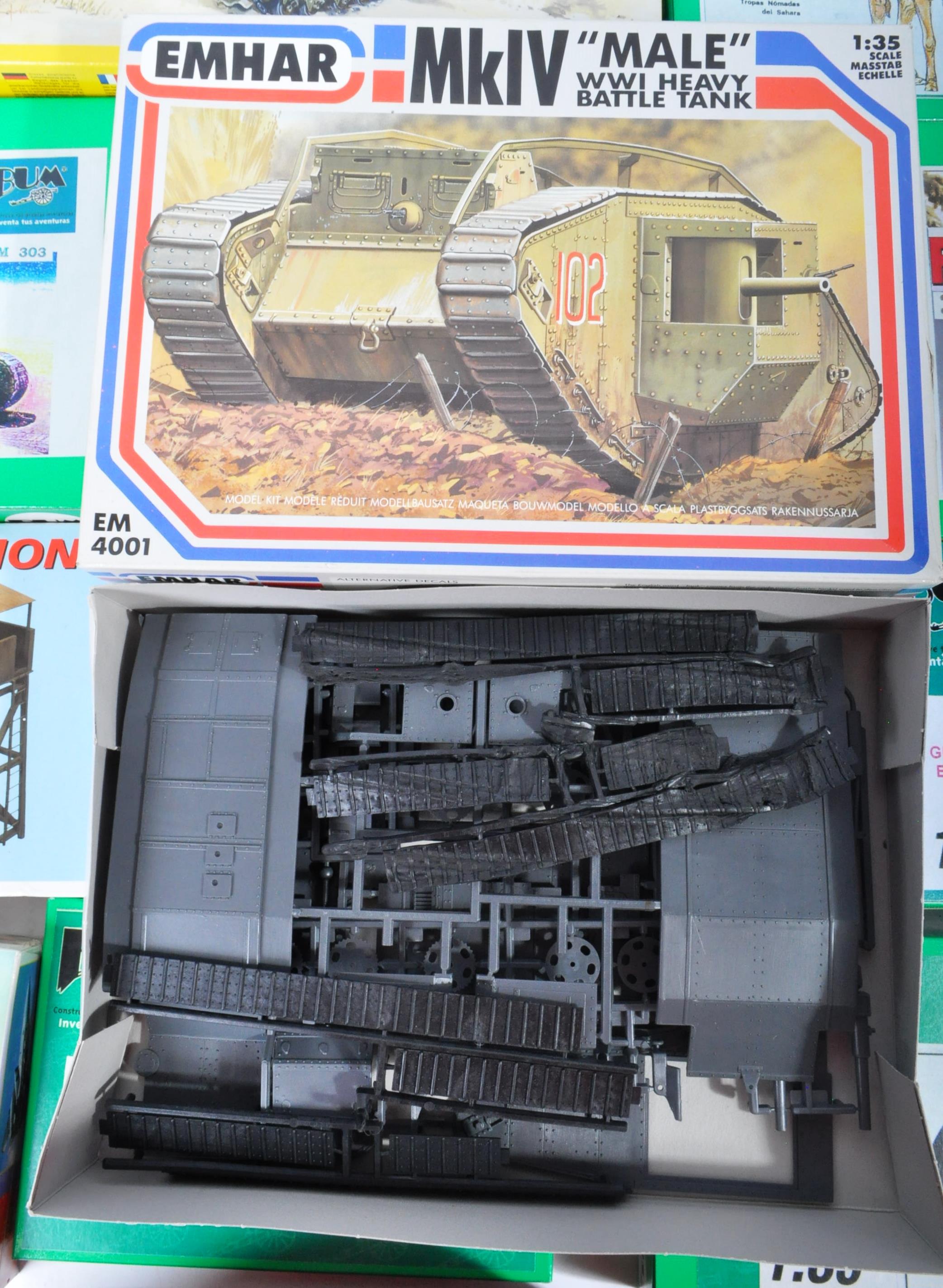 LARGE COLLECTION OF ASSORTED PLASTIC MODEL KITS - Image 9 of 10