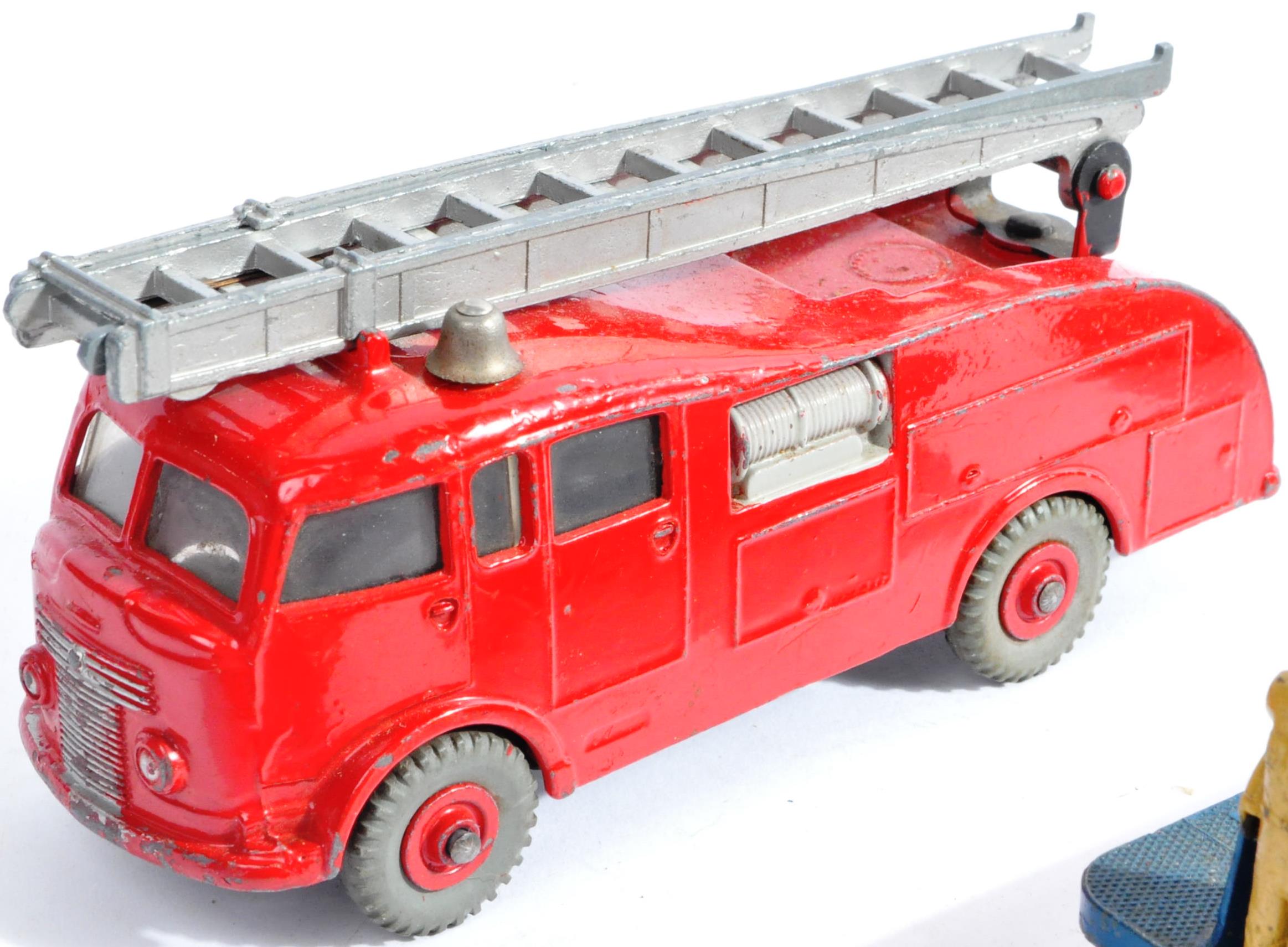 COLLECTION OF VINTAGE DINKY TOYS DIECAST MODEL VEHICLES - Image 4 of 5