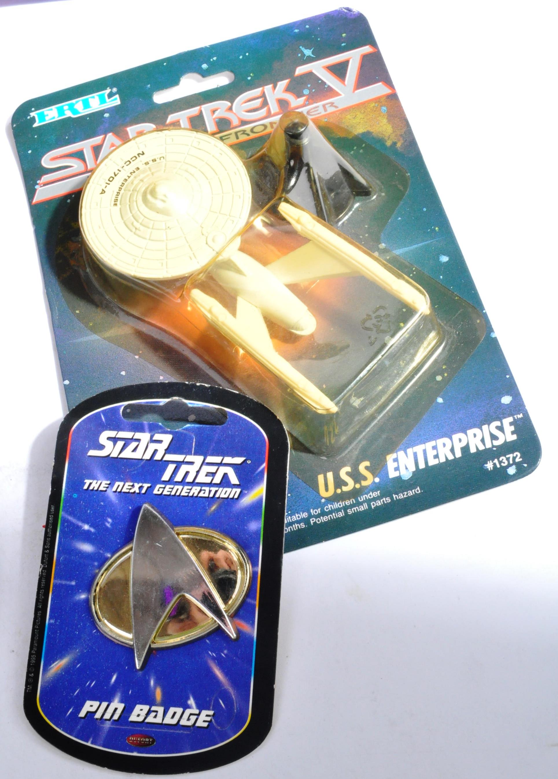 STAR TREK - COLLECTION OF ASSORTED PLAYSETS & MEMORABILIA - Image 4 of 5