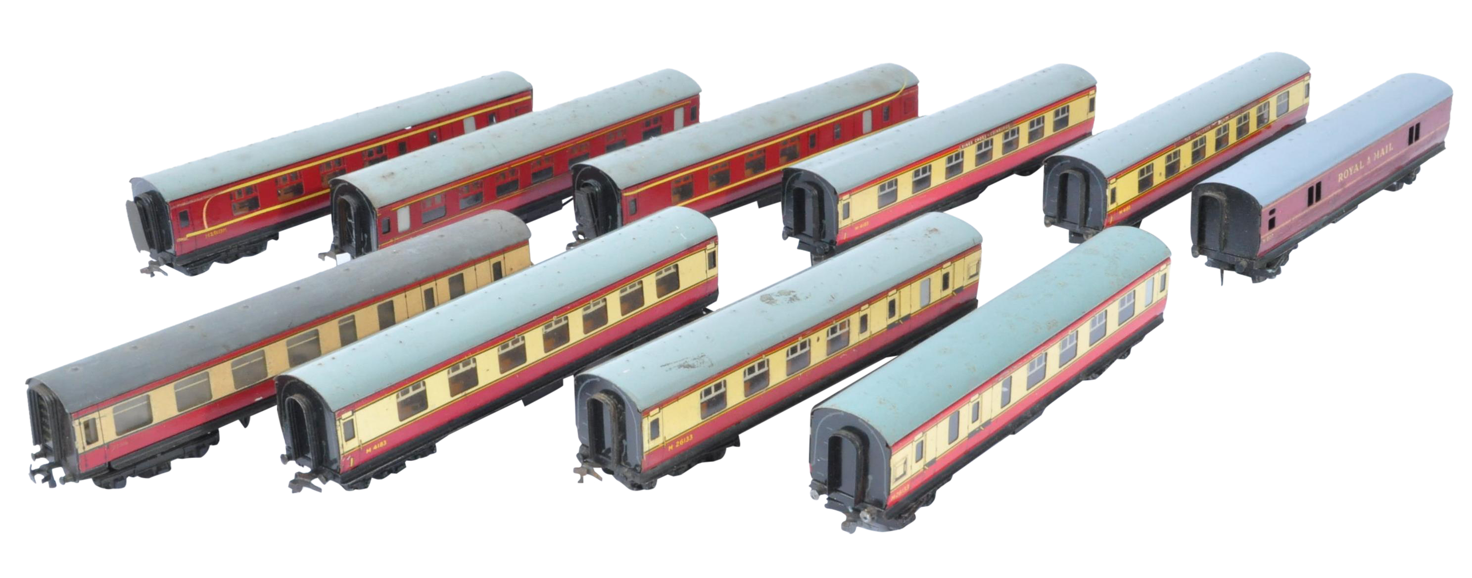 COLLECTION OF HORNBY DUBLO MODEL RAILWAY TRAINSET CARRIAGES