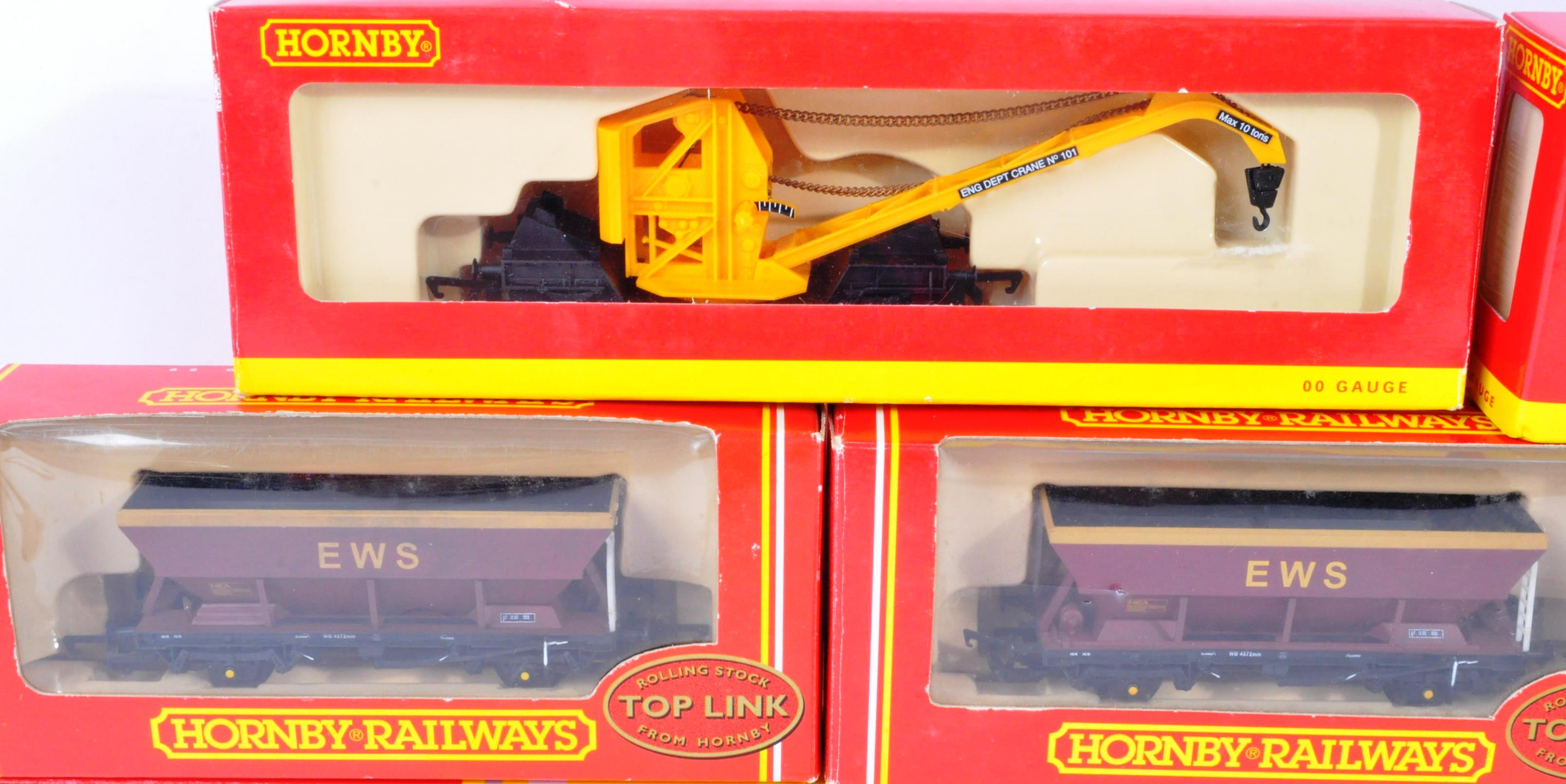 COLLECTION OF HORNBY 00 GAUGE MODEL RAILWAY ROLLING STOCK ITEMS - Image 2 of 6