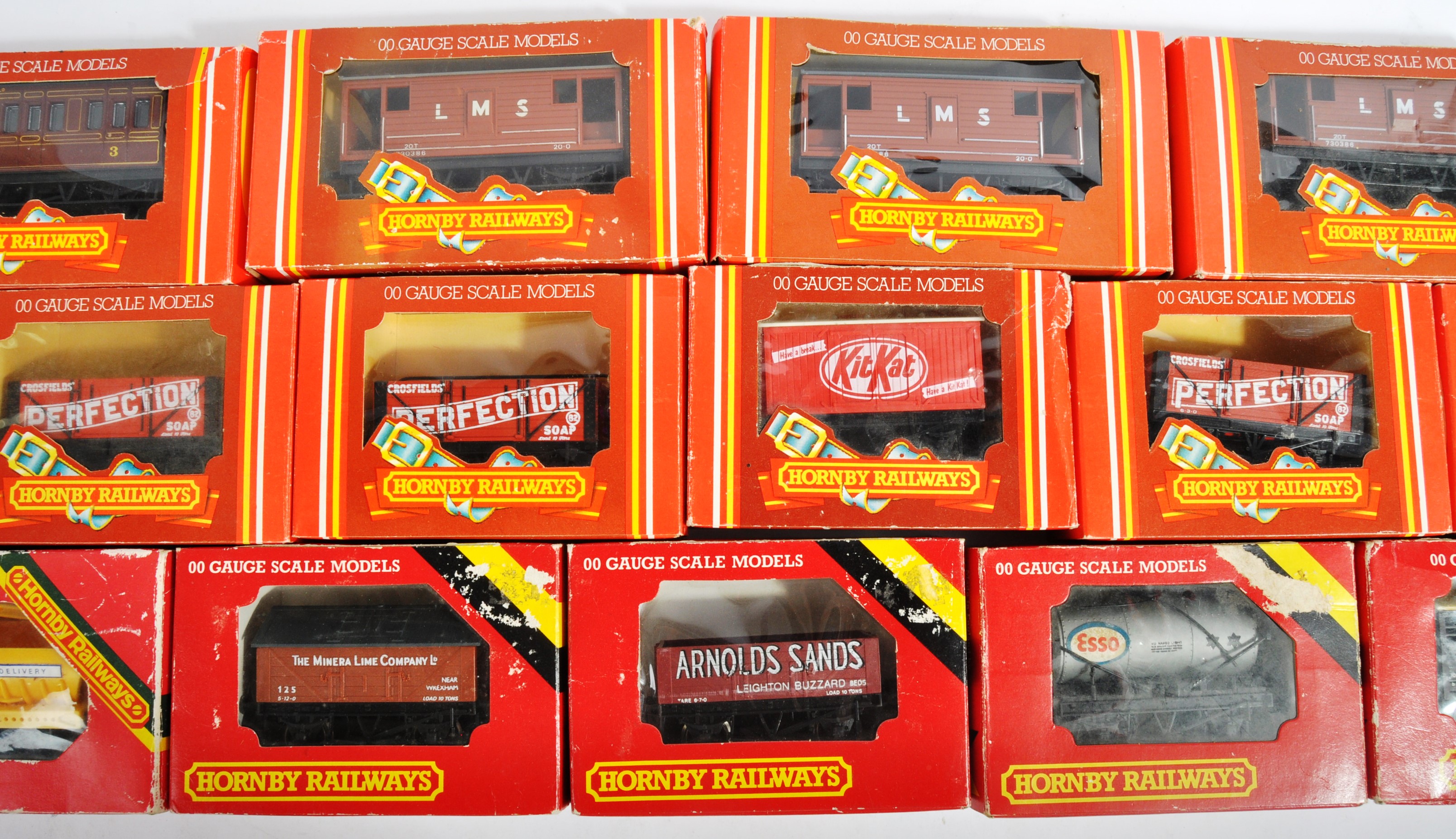 COLLECTION OF HORNBY 00 GAUGE MODEL RAILWAY ROLLING STOCK - Image 3 of 4