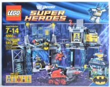 LEGO SET - DC UNIVERSE SUPER HEROES - 6860 - THE BATCAVE