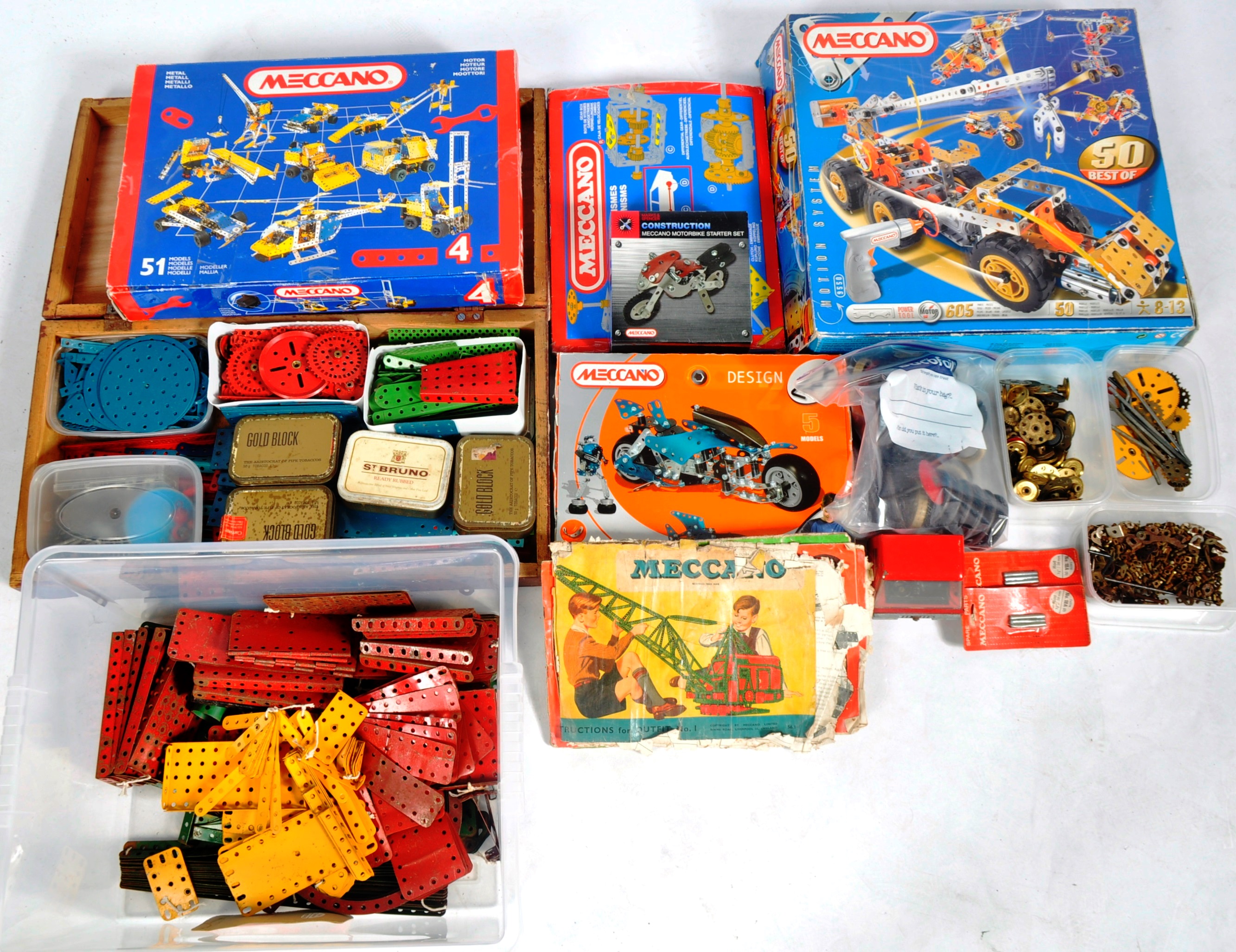 LARGE COLLECTION OF ASSORTED MECCANO PARTS & SETS - Image 6 of 6