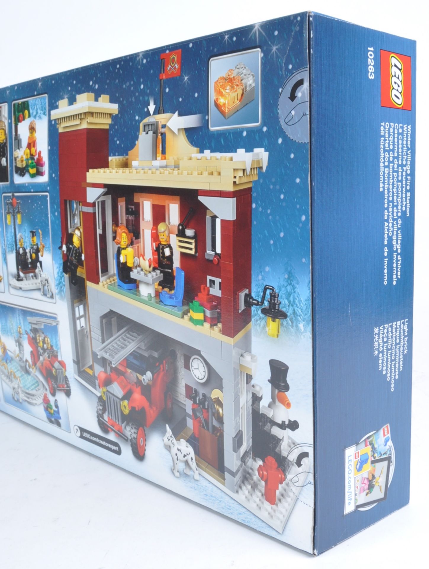 LEGO SET - LEGO CREATOR - 10263 - WINTER VILLAGE FIRE STATION - Image 3 of 4