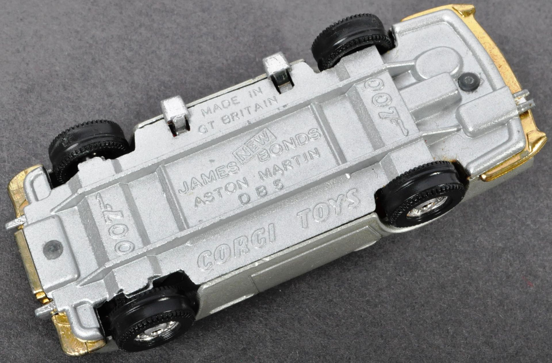 VINTAGE CORGI JAMES BOND ASTON MARTIN DB5 NO. 270 - Image 5 of 5