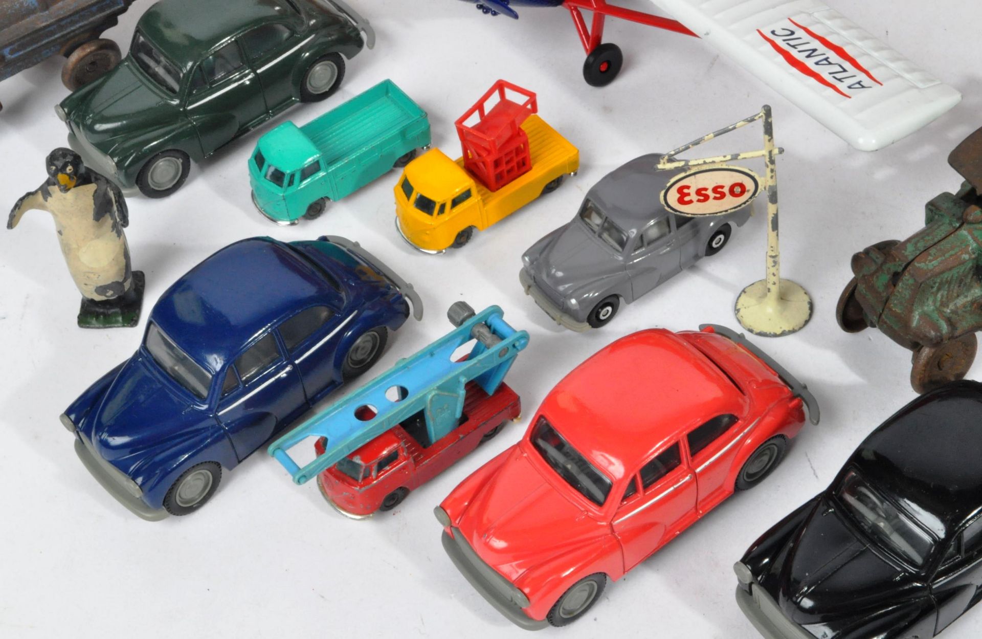 COLLECTION OF ASSORTED DIECAST CARS AND OTHER TOYS - Image 5 of 9