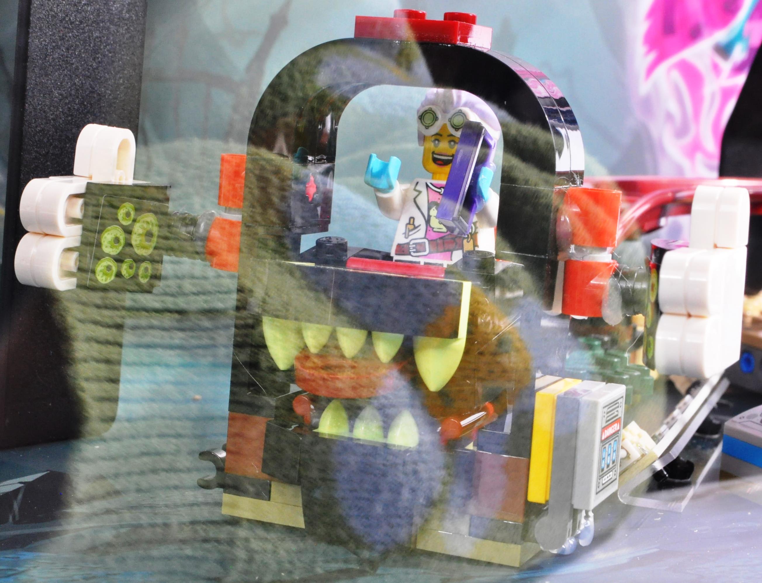 LEGO - HIDDEN SIDE - ORIGINAL IN STORE SHOP DISPLAY CABINET - Image 4 of 5