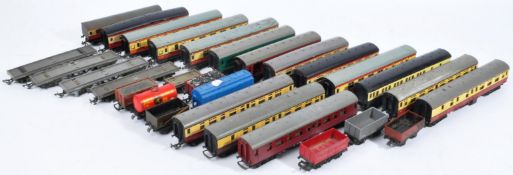 LARGE COLLECTION OF 00 GAUGE MODEL RAILWAY ROLLING STOCK