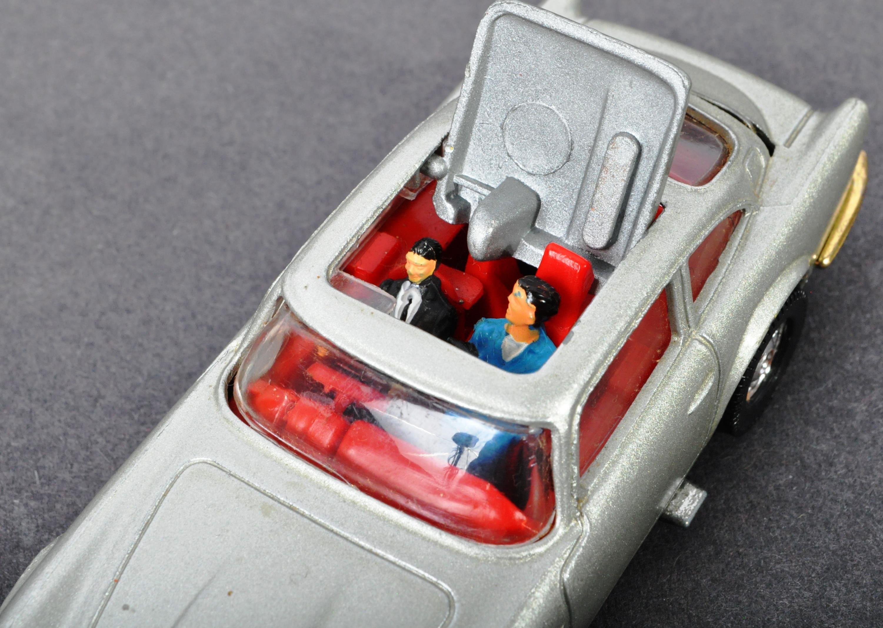 VINTAGE CORGI JAMES BOND ASTON MARTIN DB5 NO. 270 - Image 3 of 5