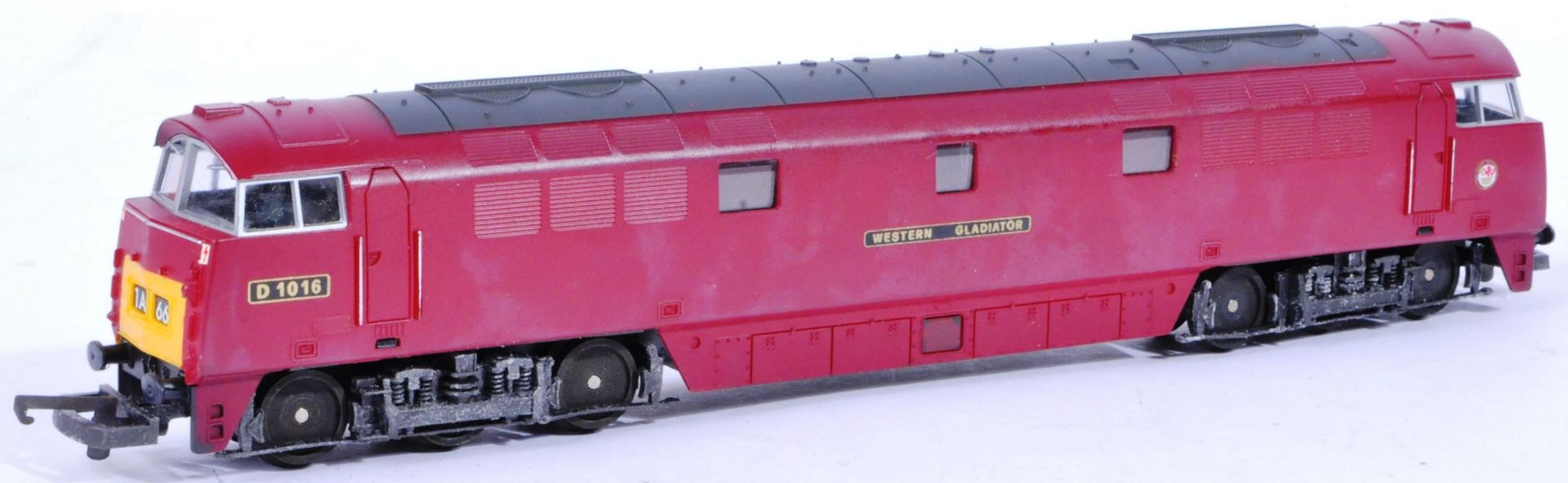 COLLECTION HORNBY 00 GAUGE MODEL RAILWAY DIESEL LOCOS & CARRIAGES - Image 4 of 9