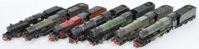 COLLECTION OF VINTAGE 00 GAUGE MODEL RAILWAY LOCOS &TENDERS