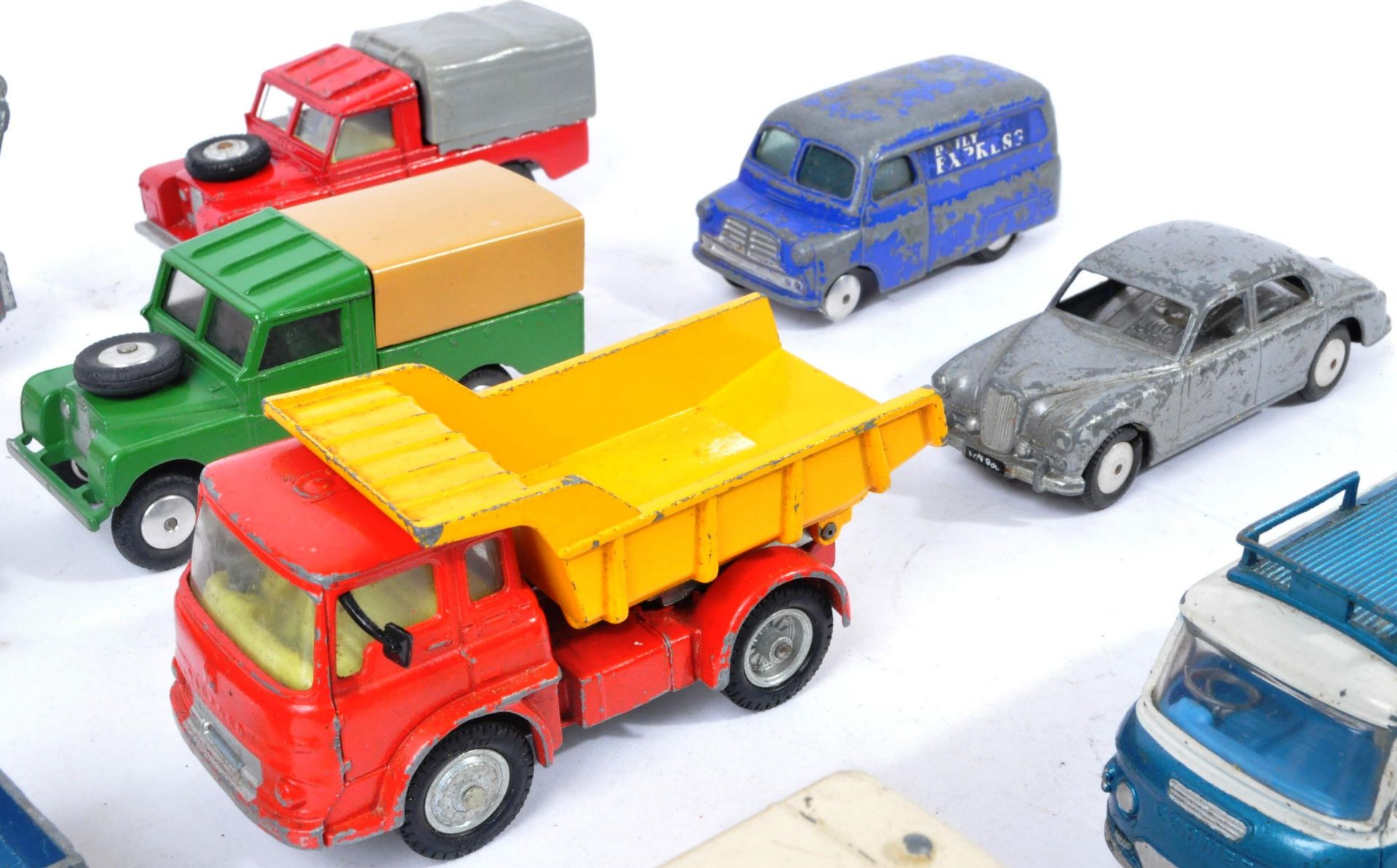 COLLECTION OF X10 VINTAGE CORGI TOYS DIECAST VEHICLES - Image 4 of 6