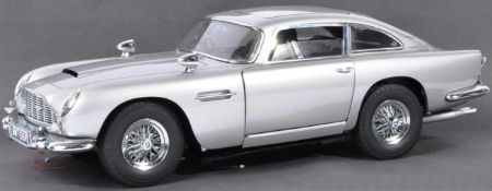 EAGLEMOSS 1/8 SCALE DIECAST JAMES BOND ASTON MARTIN DB5