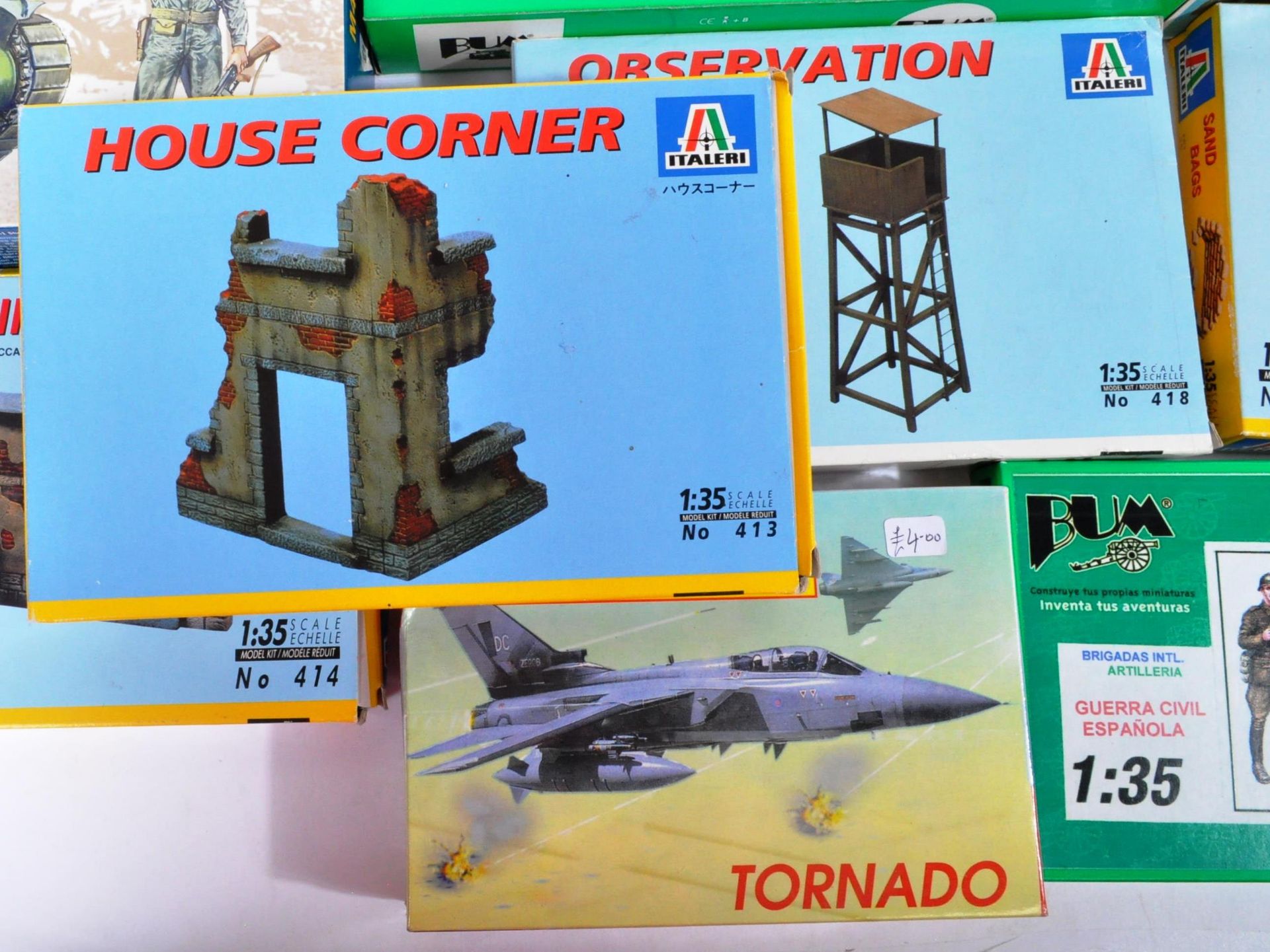 LARGE COLLECTION OF ASSORTED PLASTIC MODEL KITS - Image 4 of 10