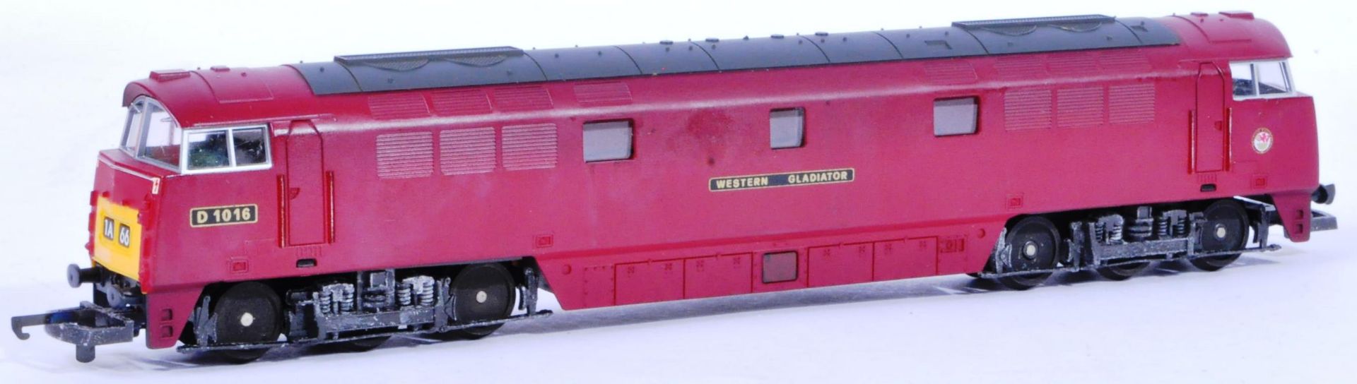 COLLECTION HORNBY 00 GAUGE MODEL RAILWAY DIESEL LOCOS & CARRIAGES - Image 5 of 9