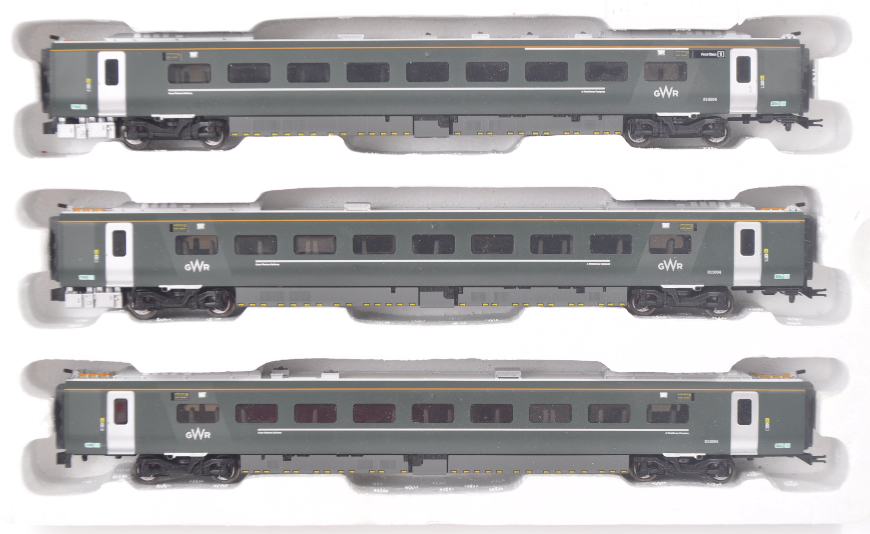 COLLECTION OF X3 HORNBY 00 GAUGE CLASS 800 IEP LOCO CARRIAGES