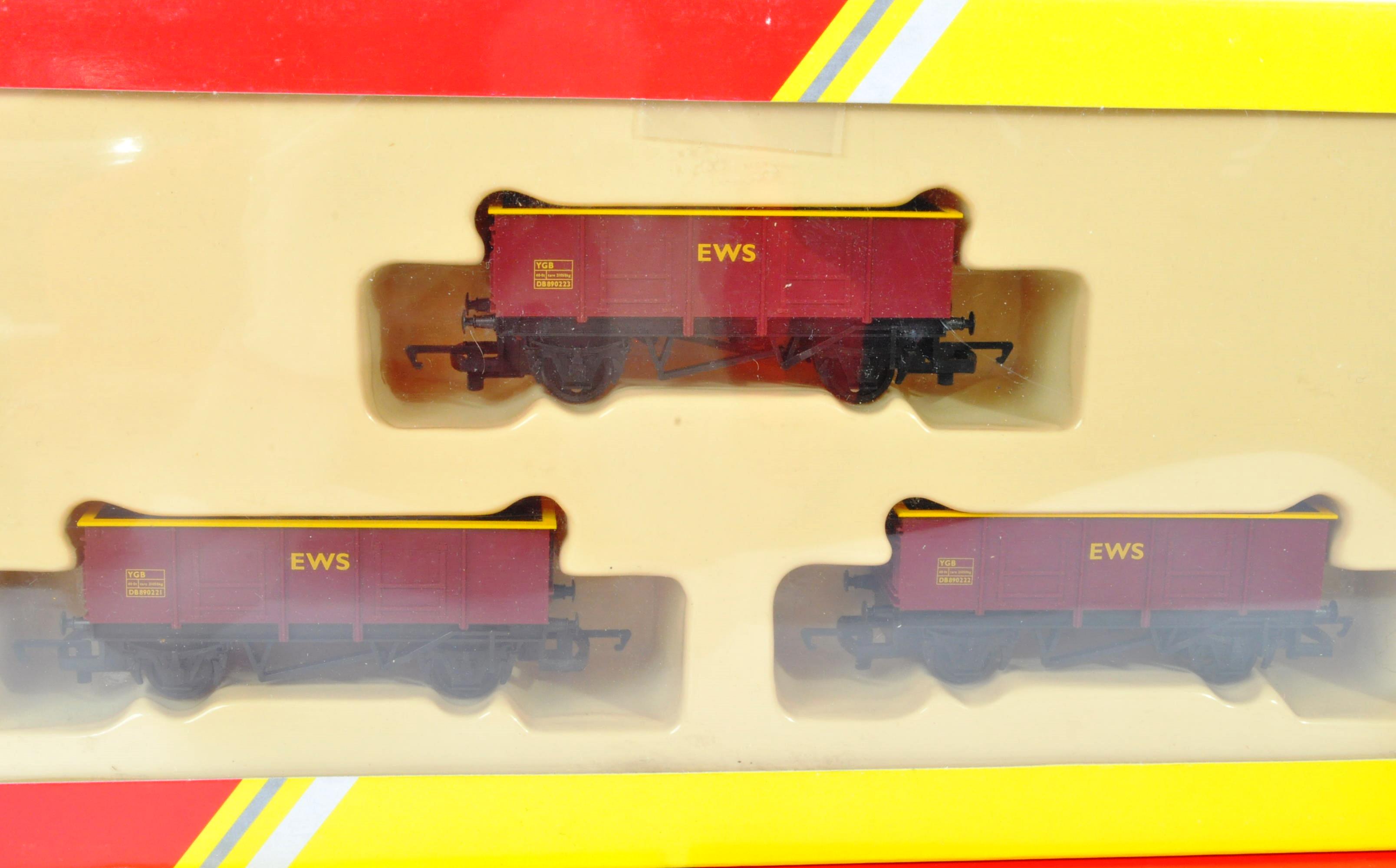 COLLECTION OF HORNBY 00 GAUGE MODEL RAILWAY ROLLING STOCK SETS - Image 3 of 5