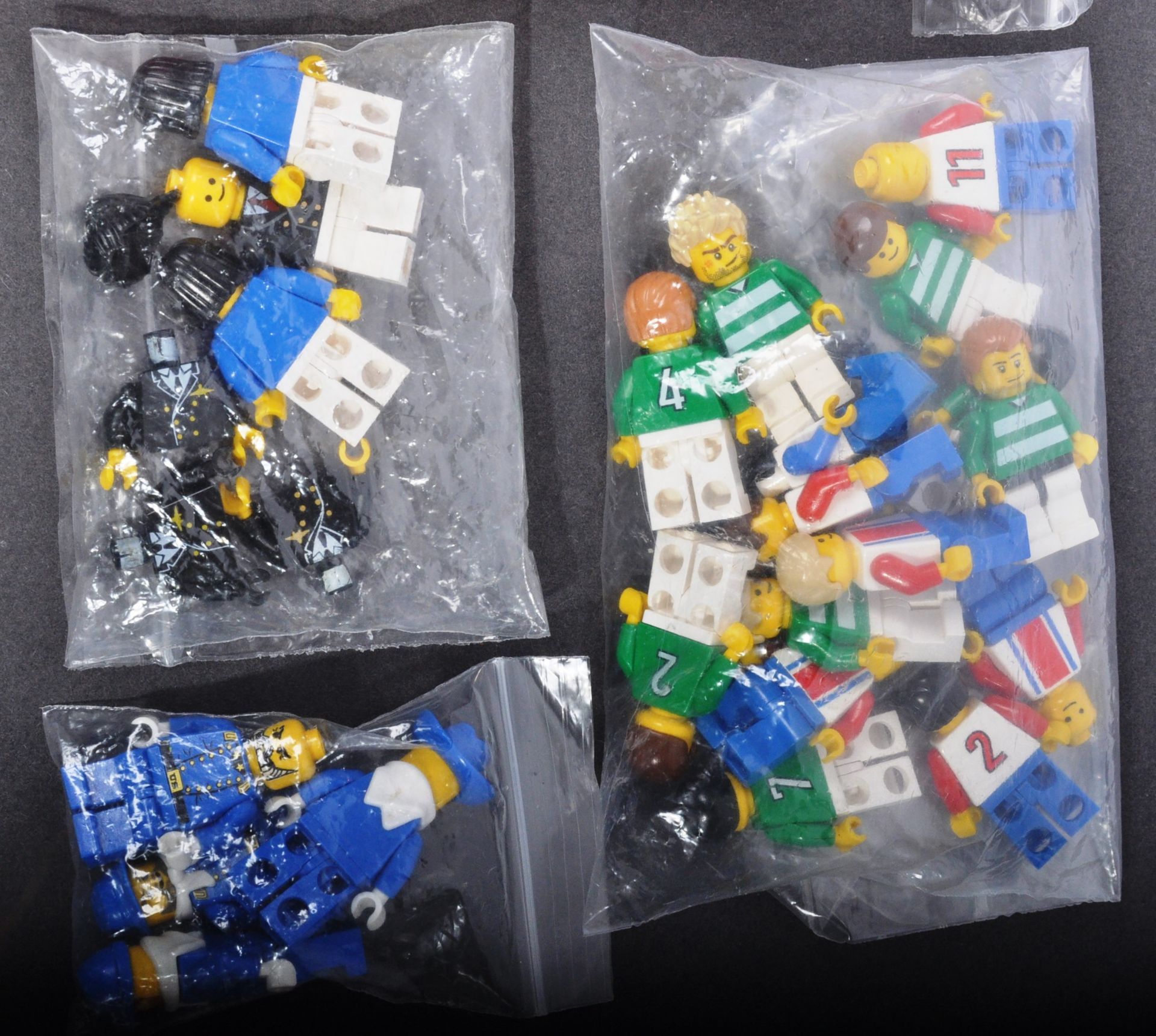 LEGO MINIFIGURES - COLLECTION OF ASSORTED VINTAGE MINIFIGURES - Image 4 of 7