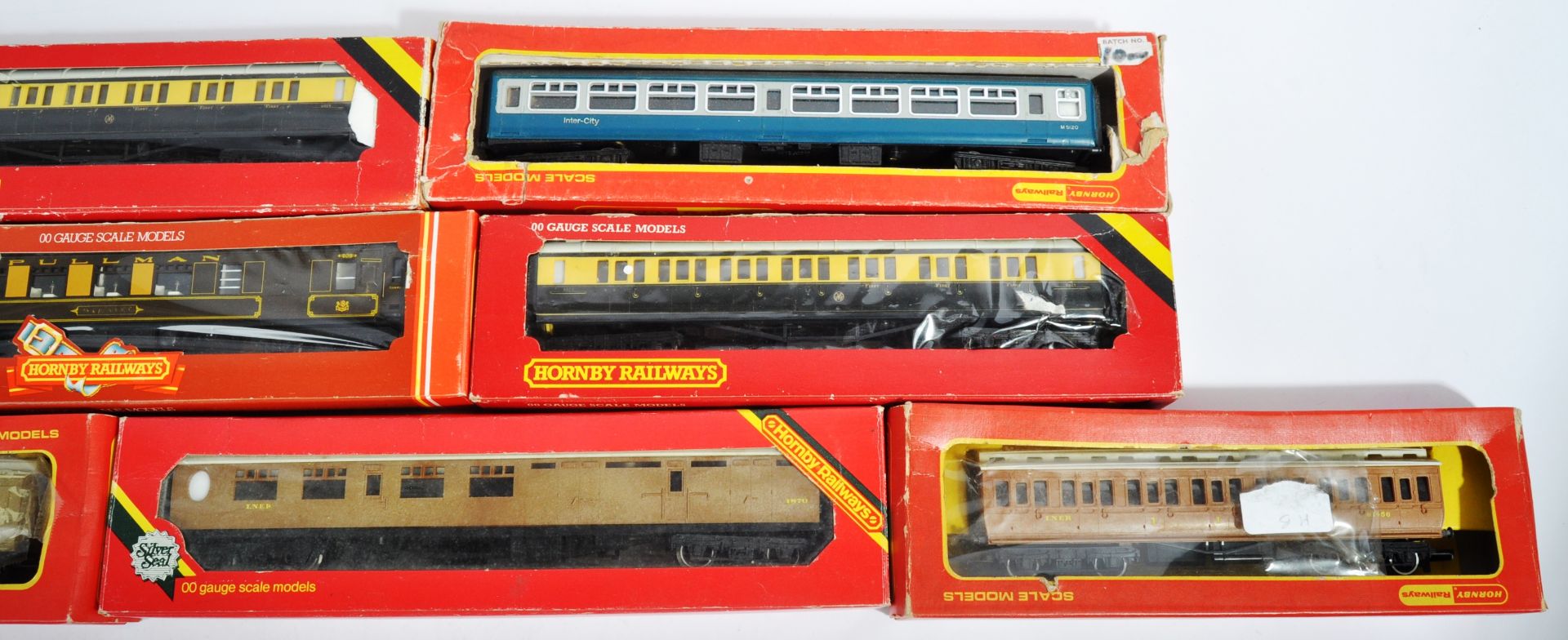 COLLECTION OF HORNBY 00 GAUGE MODEL RAILWAY CARRIAGES - Image 4 of 4