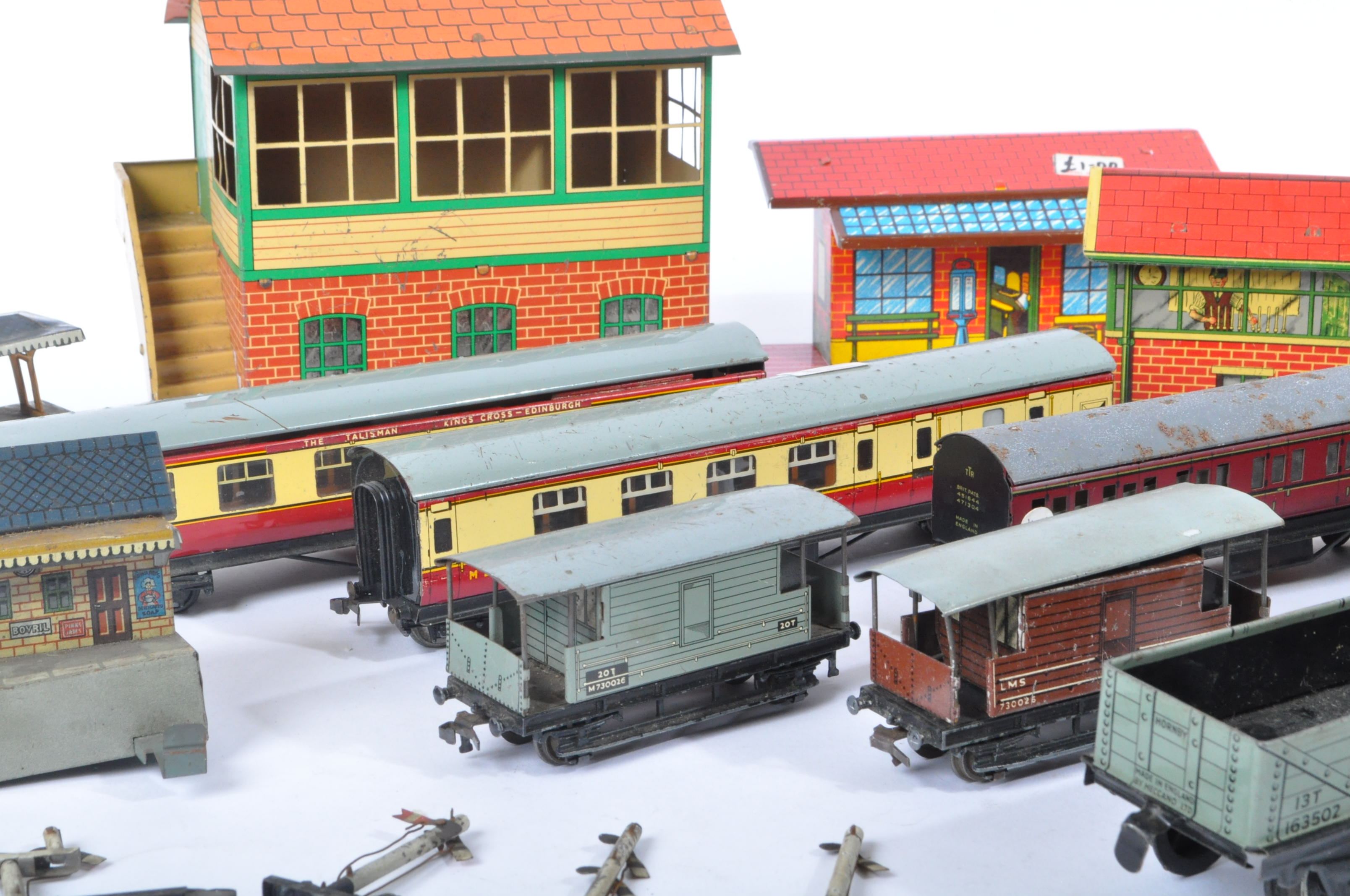 COLLECTION OF ASSORTED HORNBY O / OO GAUGE MODEL RAILWAY ITEMS - Image 6 of 7