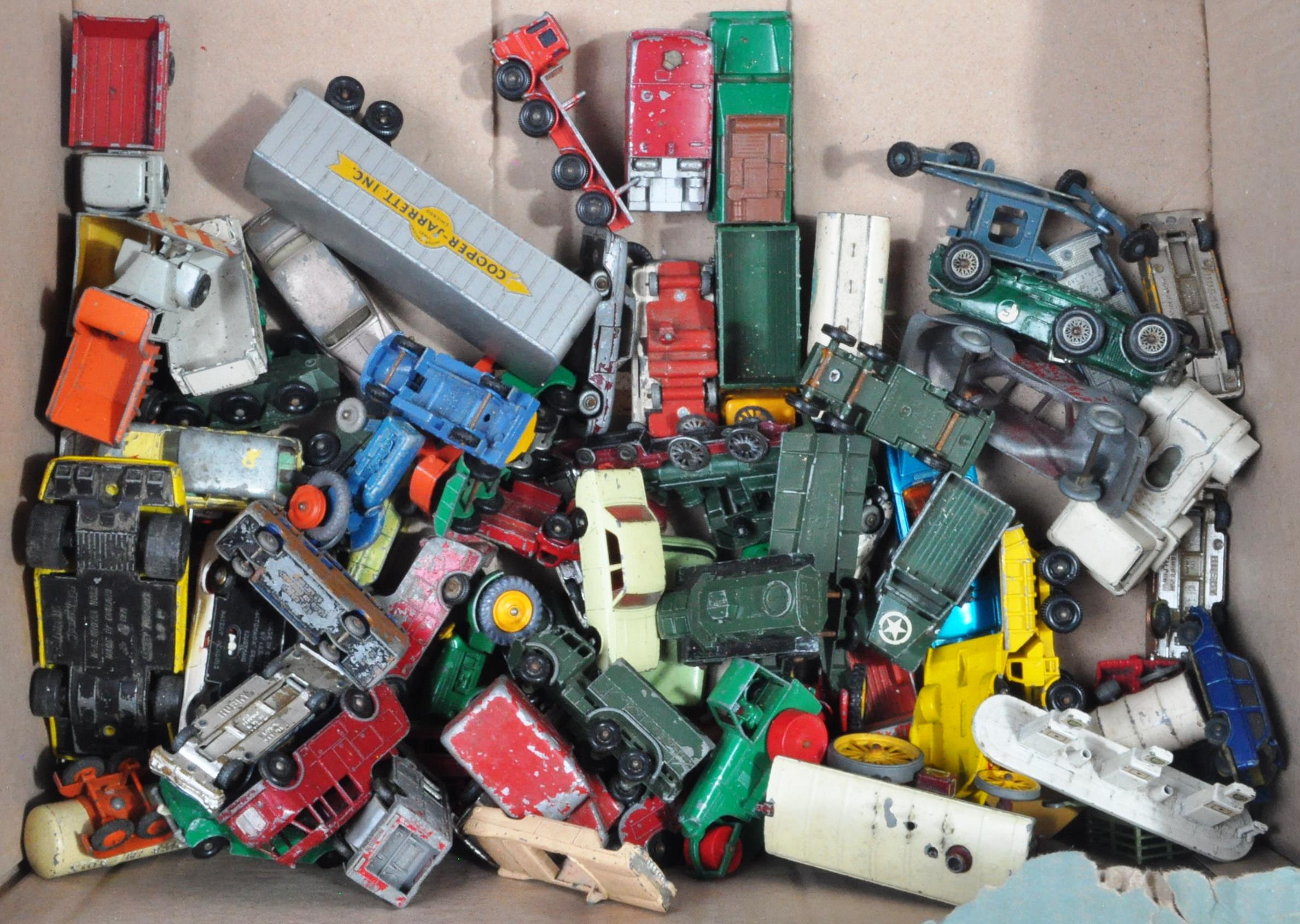 LARGE COLLECTION OF ASSORTED DIECAST MODELS - Image 7 of 9