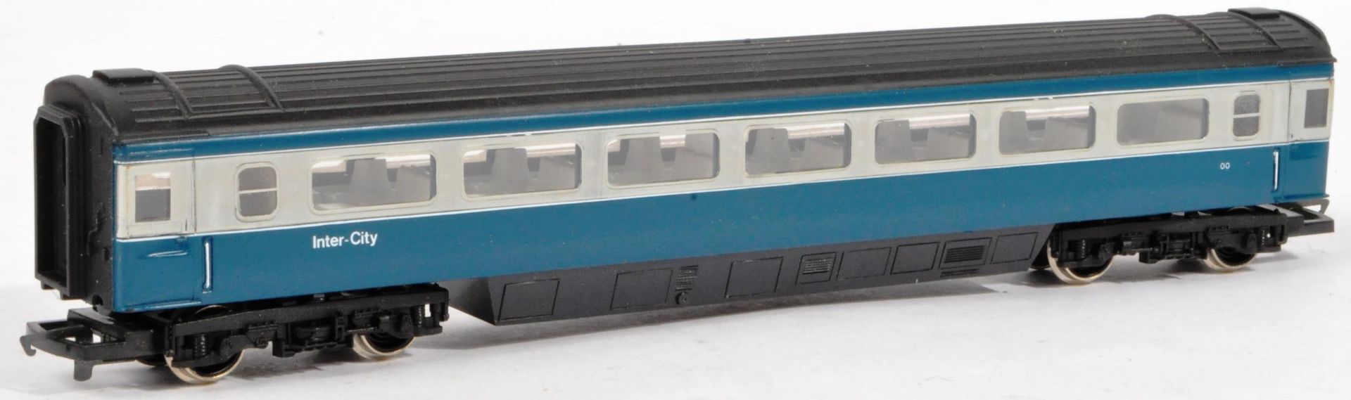 COLLECTION HORNBY 00 GAUGE MODEL RAILWAY DIESEL LOCOS & CARRIAGES - Image 9 of 9