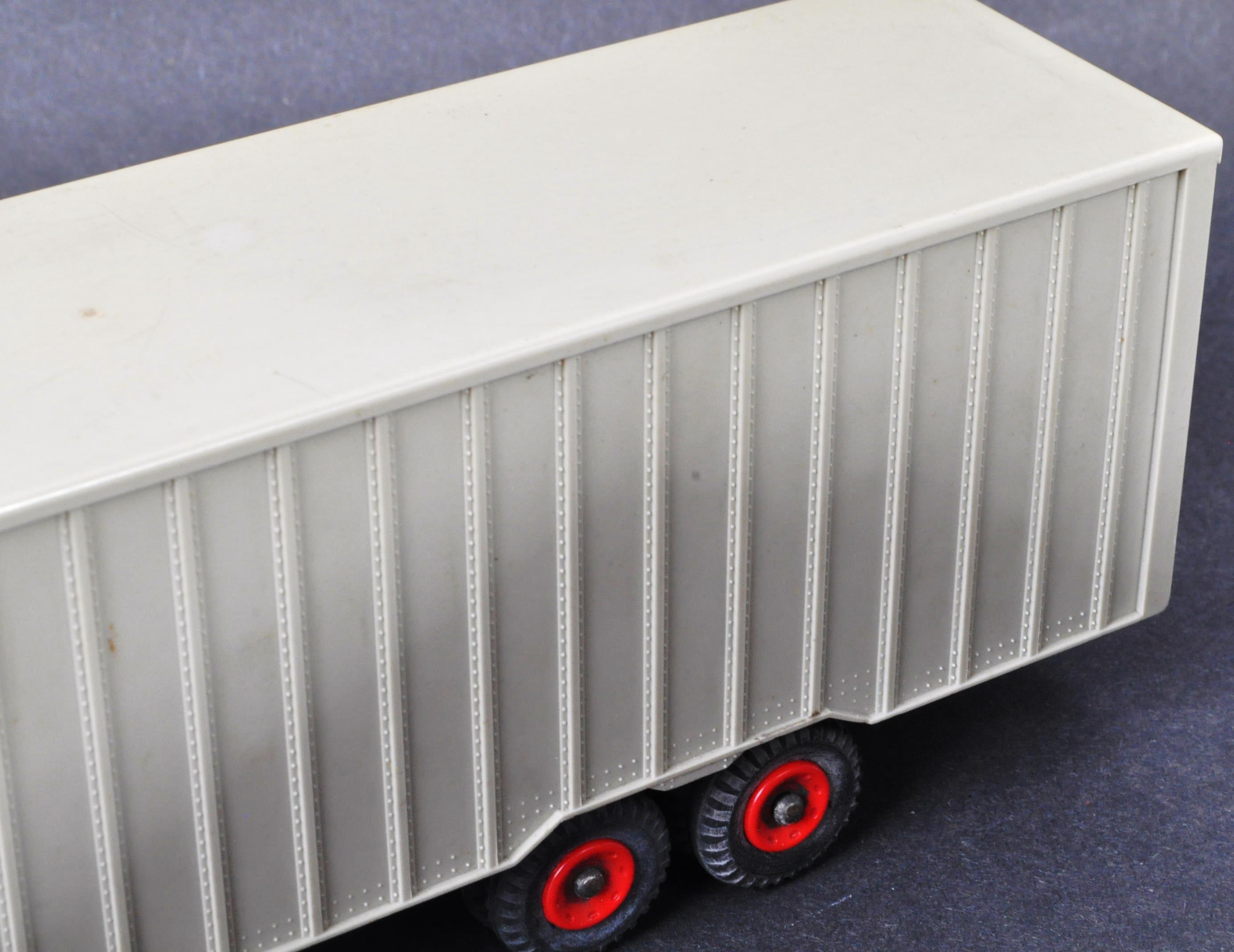 DINKY TOYS - ORIGINAL 948 TRACTOR-TRAILER MCLEAN DIECAST MODEL - Image 5 of 8