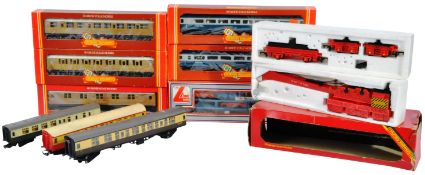 COLLECTION OF X10 HORNBY 00 GAUGE MODEL RAILWAY CARRIAGES