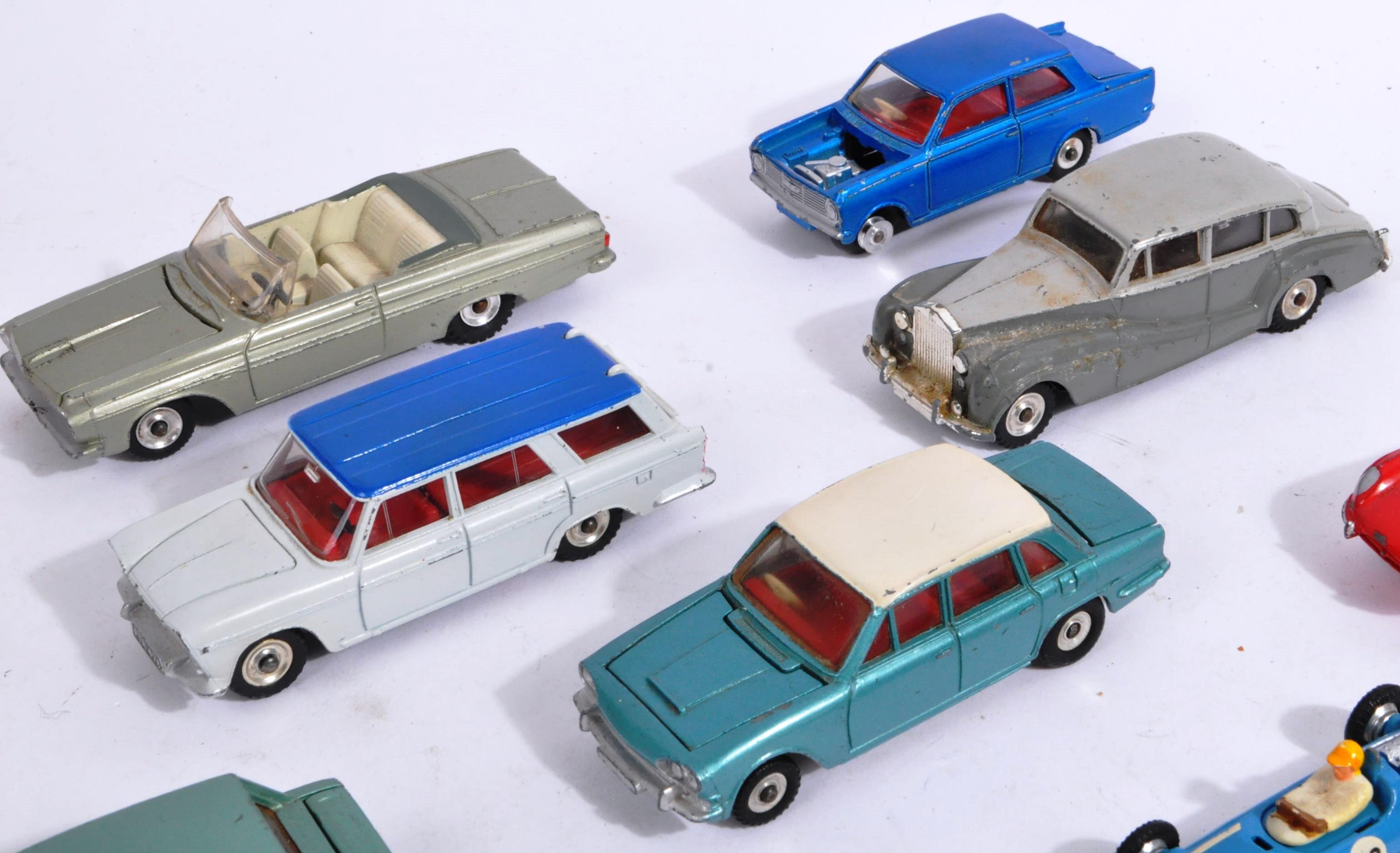 COLLECTION OF VINTAGE DINKY TOYS DIECAST MODEL CARS - Image 5 of 13