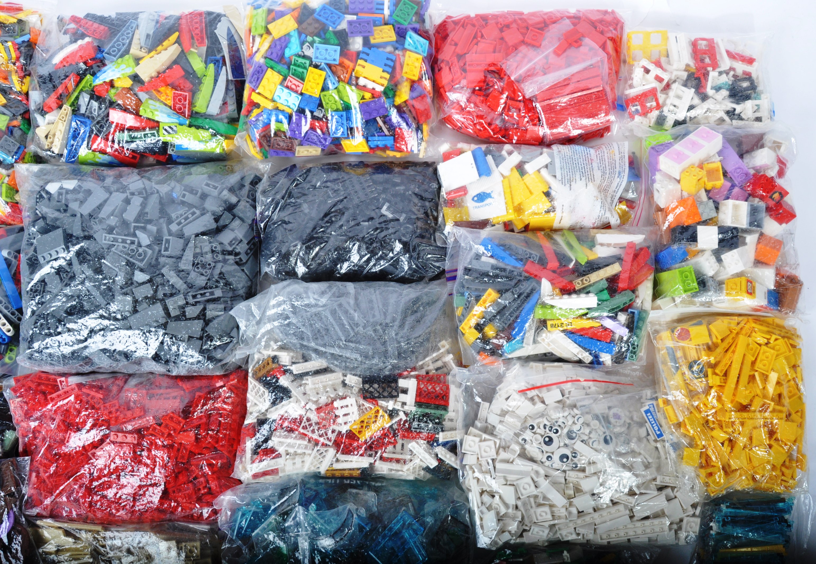 LARGE QUANTITY OF ASSORTED LEGO BRICKS - Image 3 of 5