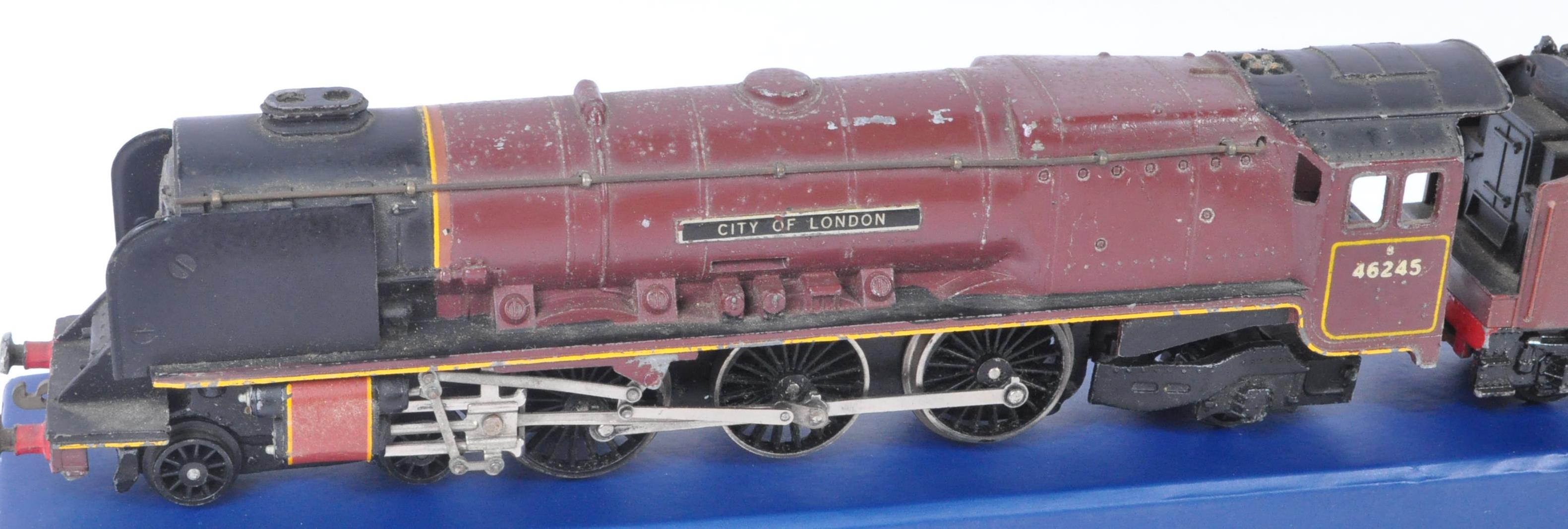 TWO ORIGINAL HORNBY DUBLO 00 GAUGE MODEL RAILWAY LOCOMOTIVES - Image 4 of 6