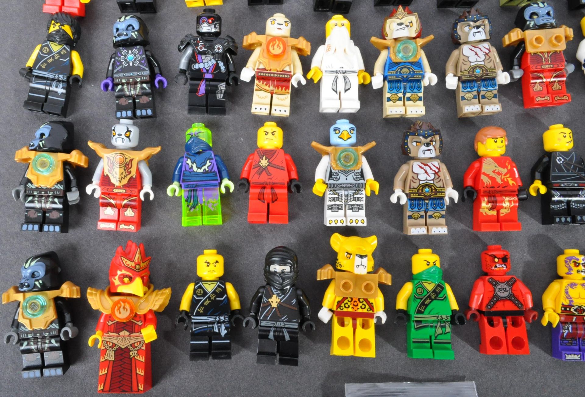 LEGO MINIFIGURES - LARGE COLLECTION OF ASSORTED LEGO MINIFIGURES - Image 3 of 6