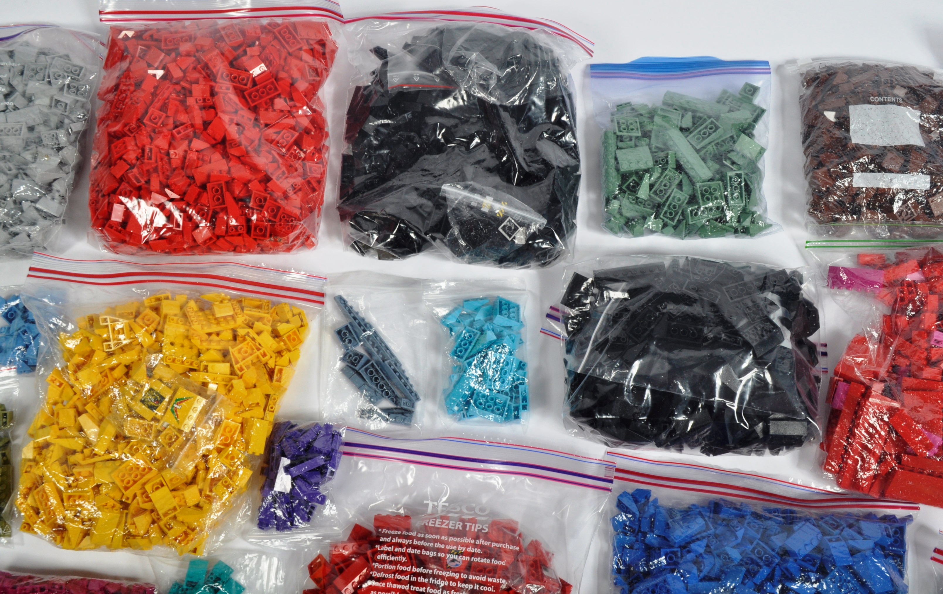 LARGE COLLECTION OF ASSORTED LEGO BRICKS - Image 7 of 7