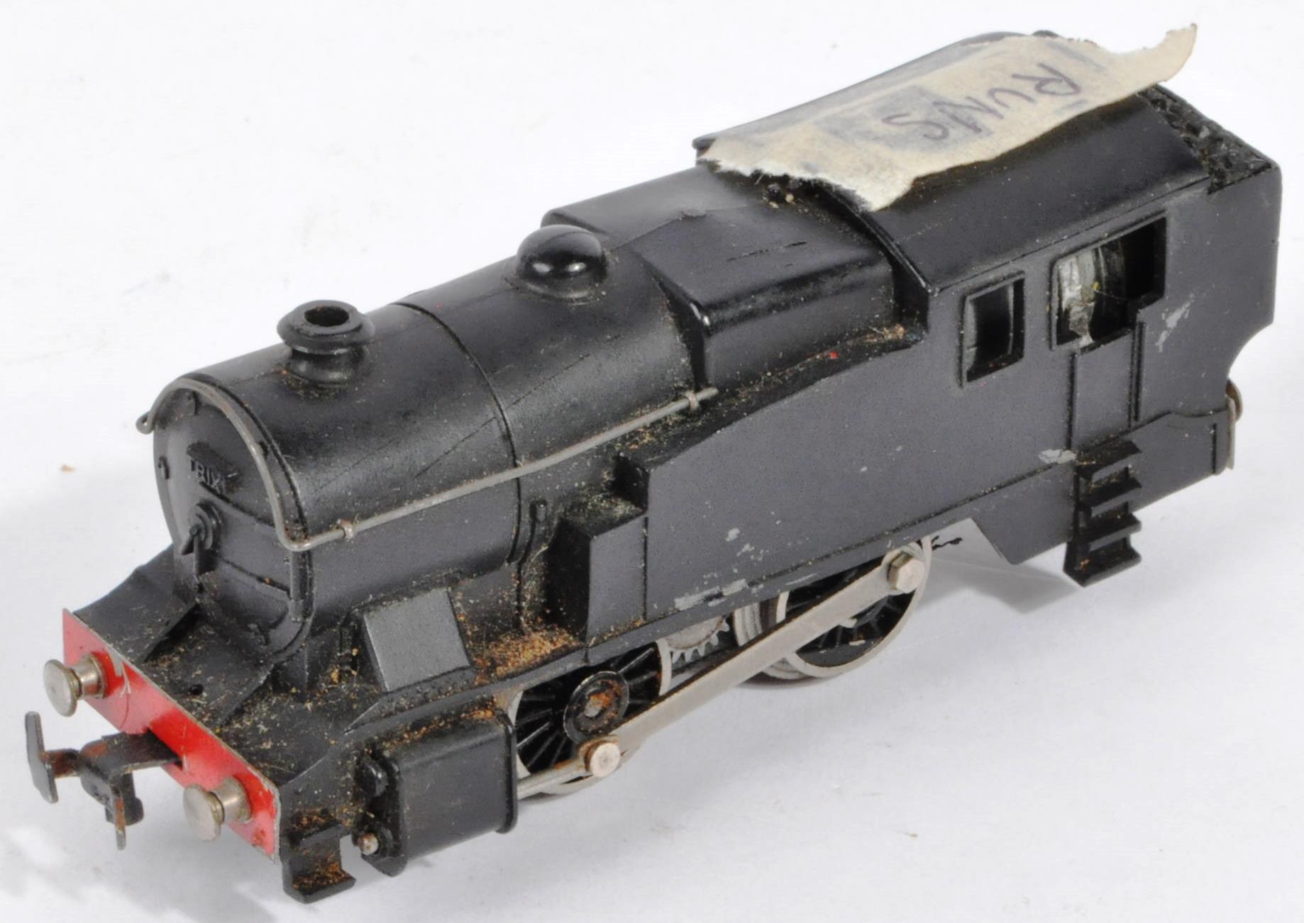 COLLECTION OF HORNBY / TRIANG TRAIN SET LOCOMOTIVE ENGINES - Image 8 of 8