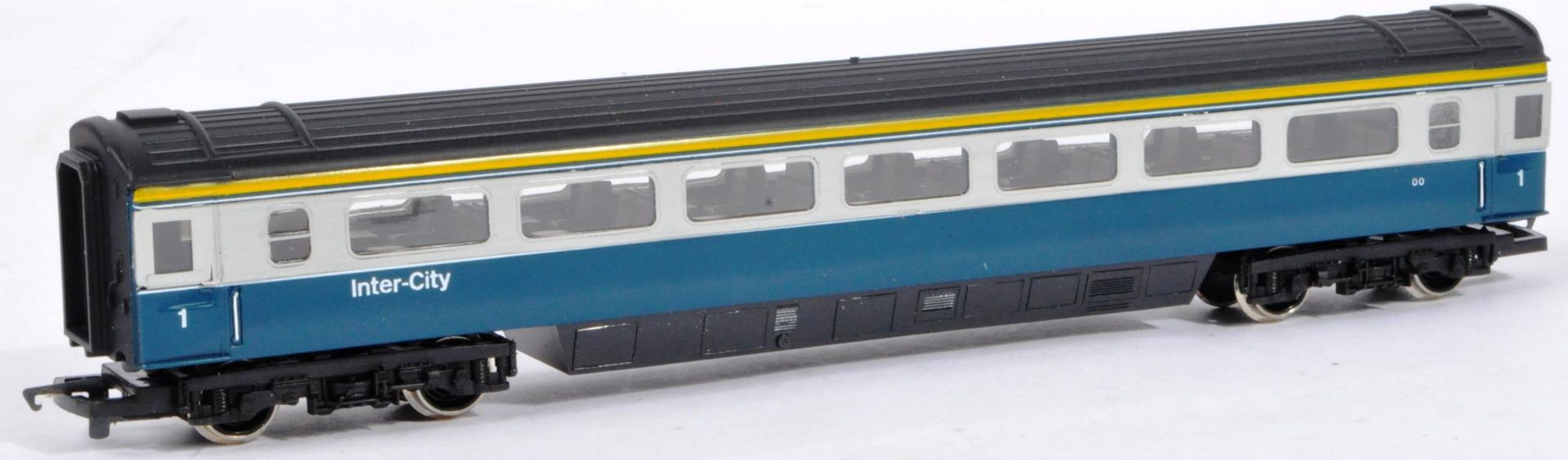 COLLECTION HORNBY 00 GAUGE MODEL RAILWAY DIESEL LOCOS & CARRIAGES - Image 7 of 9