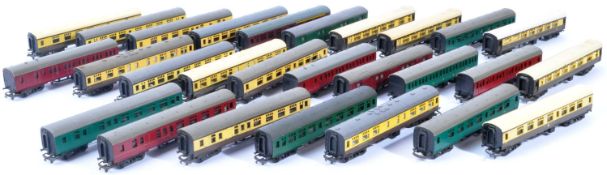 LARGE COLLECTION OF ASSORTED TRI-ANG TT GAUGE LOCOMOTIVE COACHES