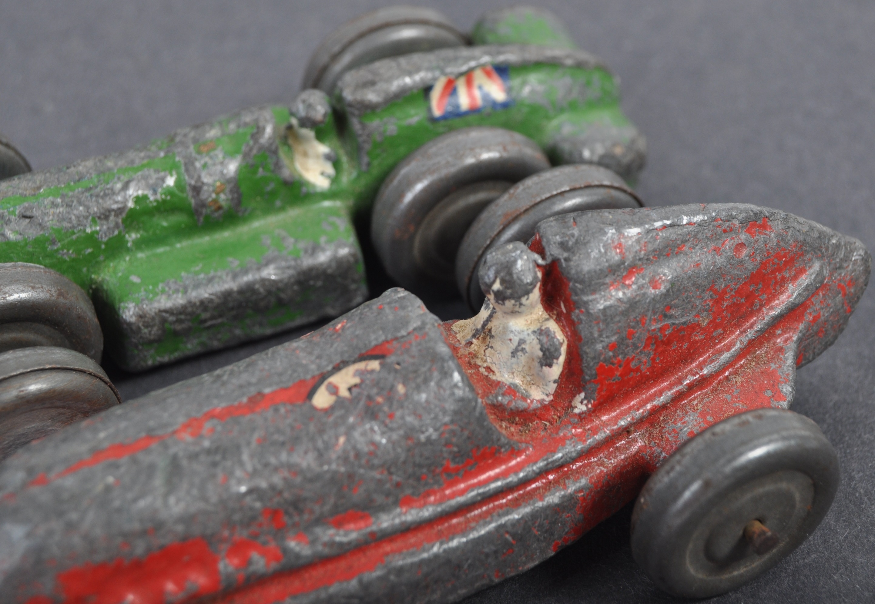 TWO ANTIQUE EARLY 19TH CENTURY ANTIQUE LEAD RACING CARS - Image 4 of 5