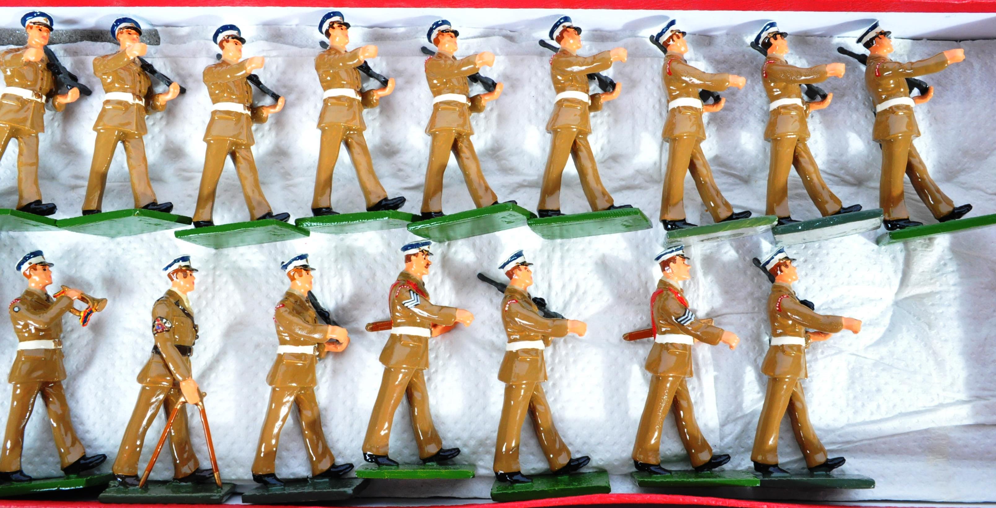 THREE BOXED VINTAGE HAND PAINTED LEAD SOLDIERS - Image 5 of 11