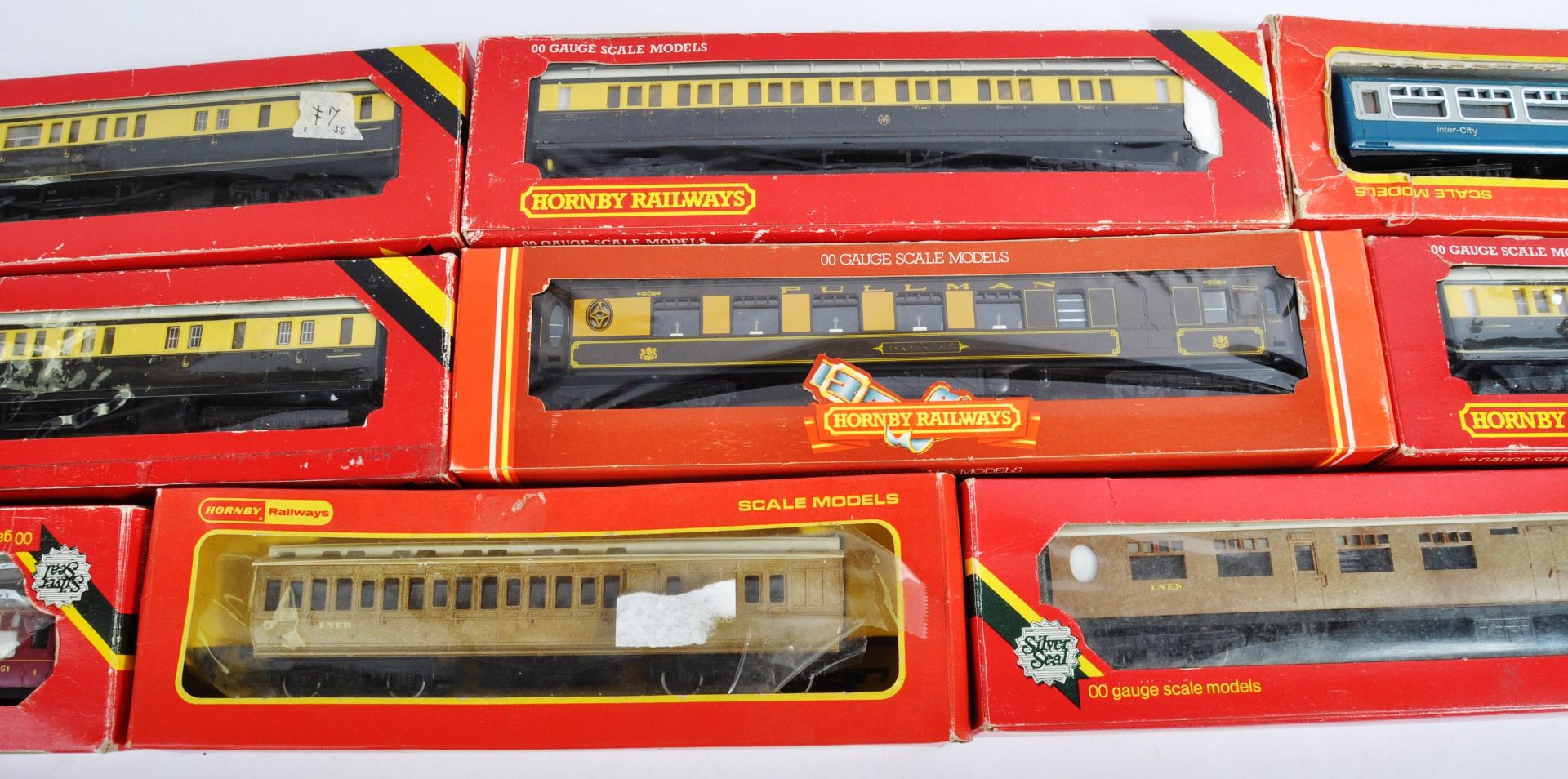 COLLECTION OF HORNBY 00 GAUGE MODEL RAILWAY CARRIAGES - Image 3 of 4