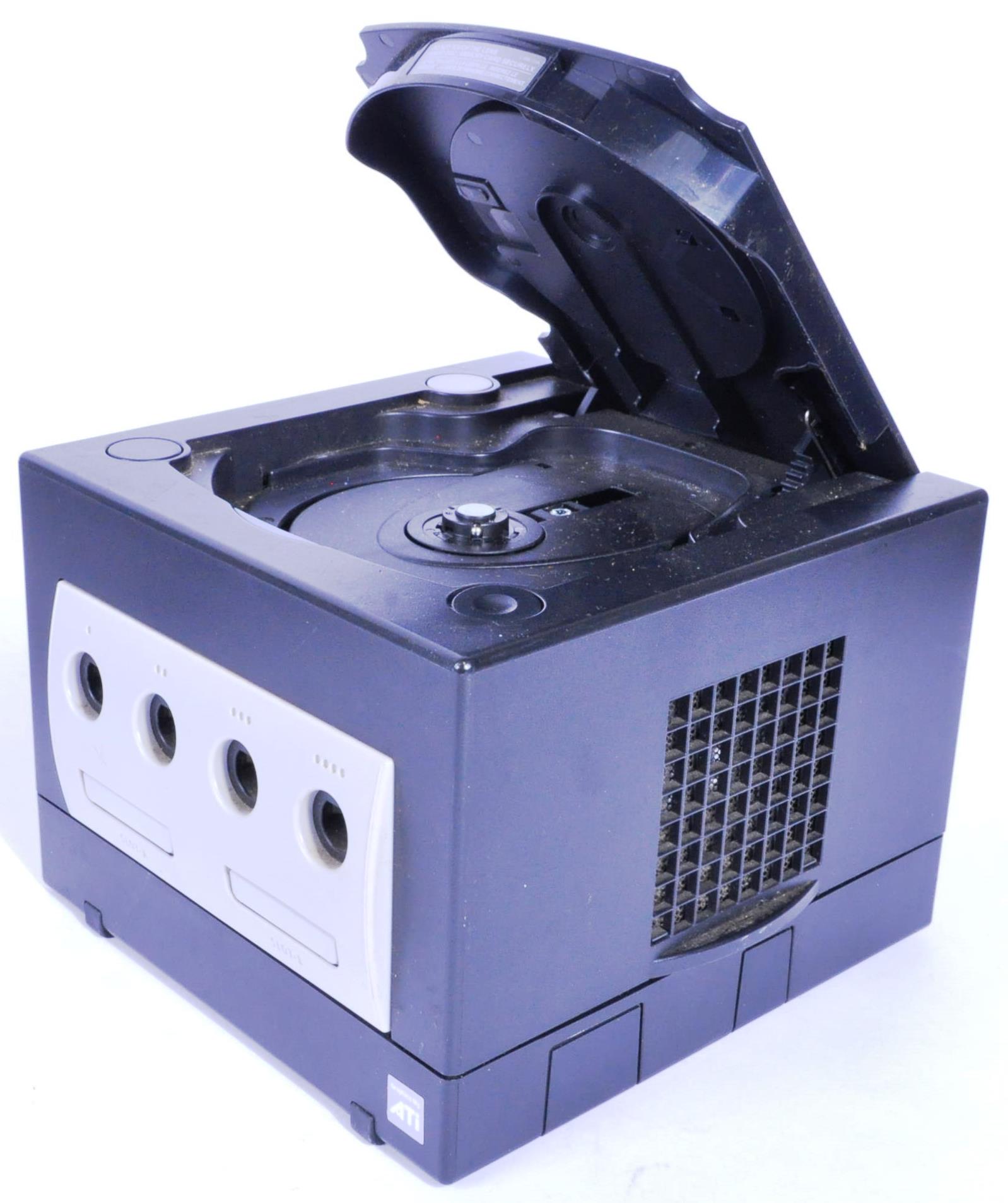 ORIGINAL NINTENDO MADE GAMECUBE CONSOLE, GAMES & ACCESSORIES - Image 3 of 8