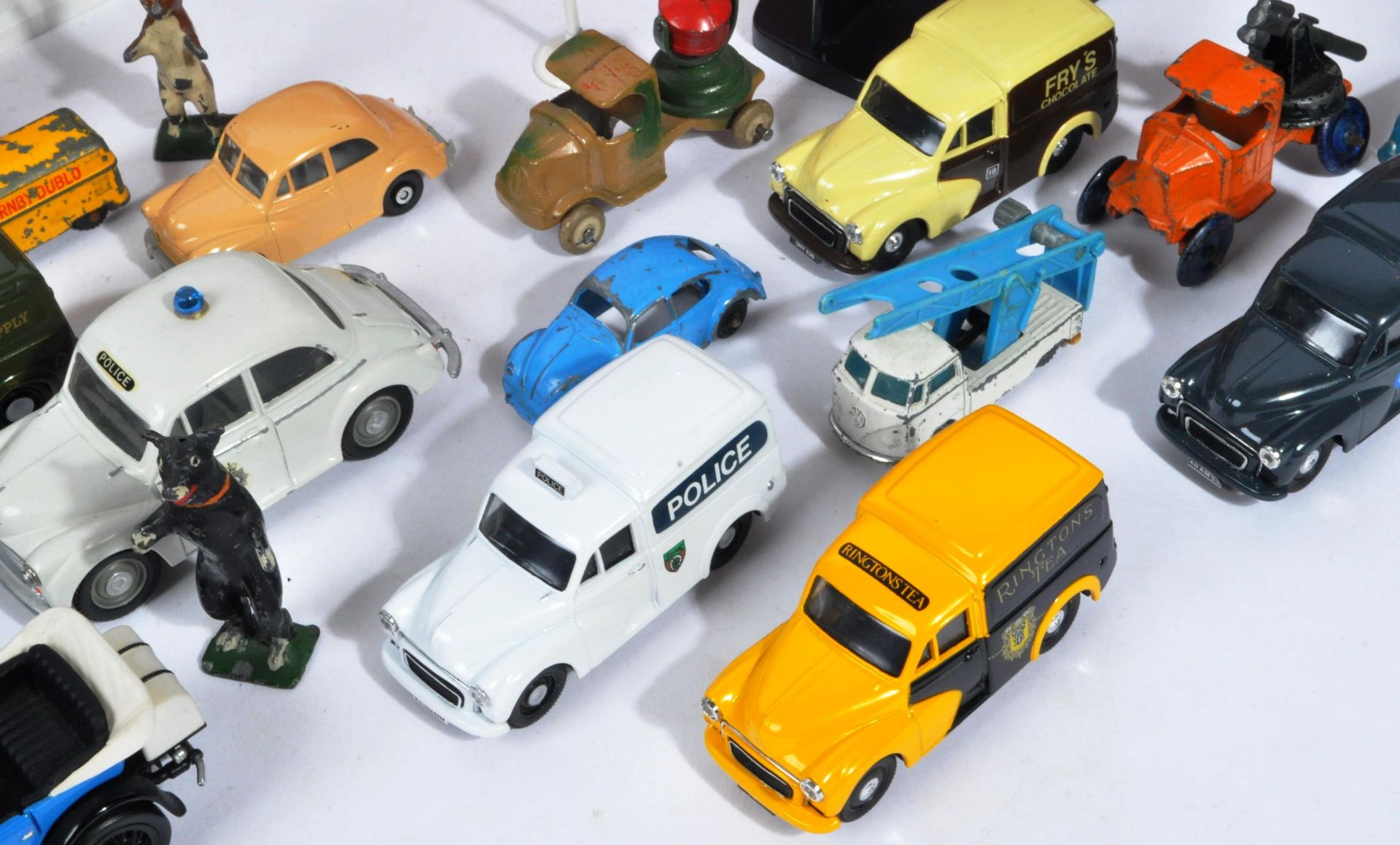 COLLECTION OF ASSORTED DIECAST CARS AND OTHER TOYS - Image 4 of 9