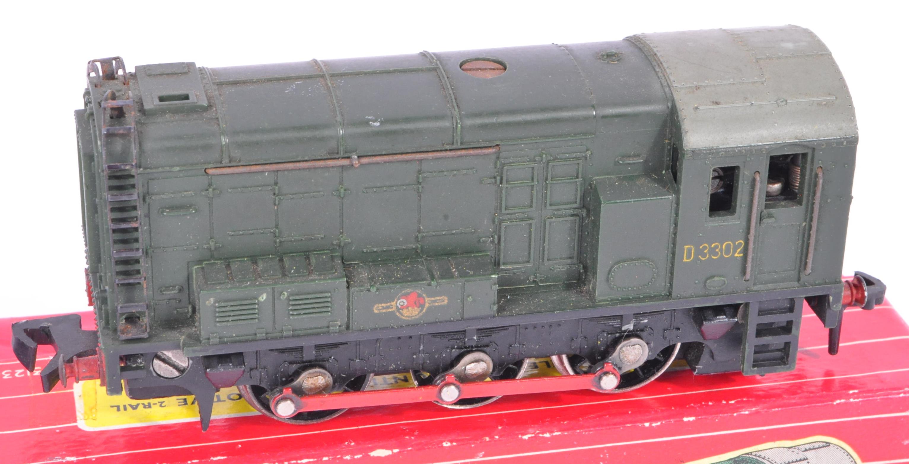 TWO ORIGINAL HORNBY DUBLO 00 GAUGE MODEL RAILWAY LOCOMOTIVES - Image 2 of 6