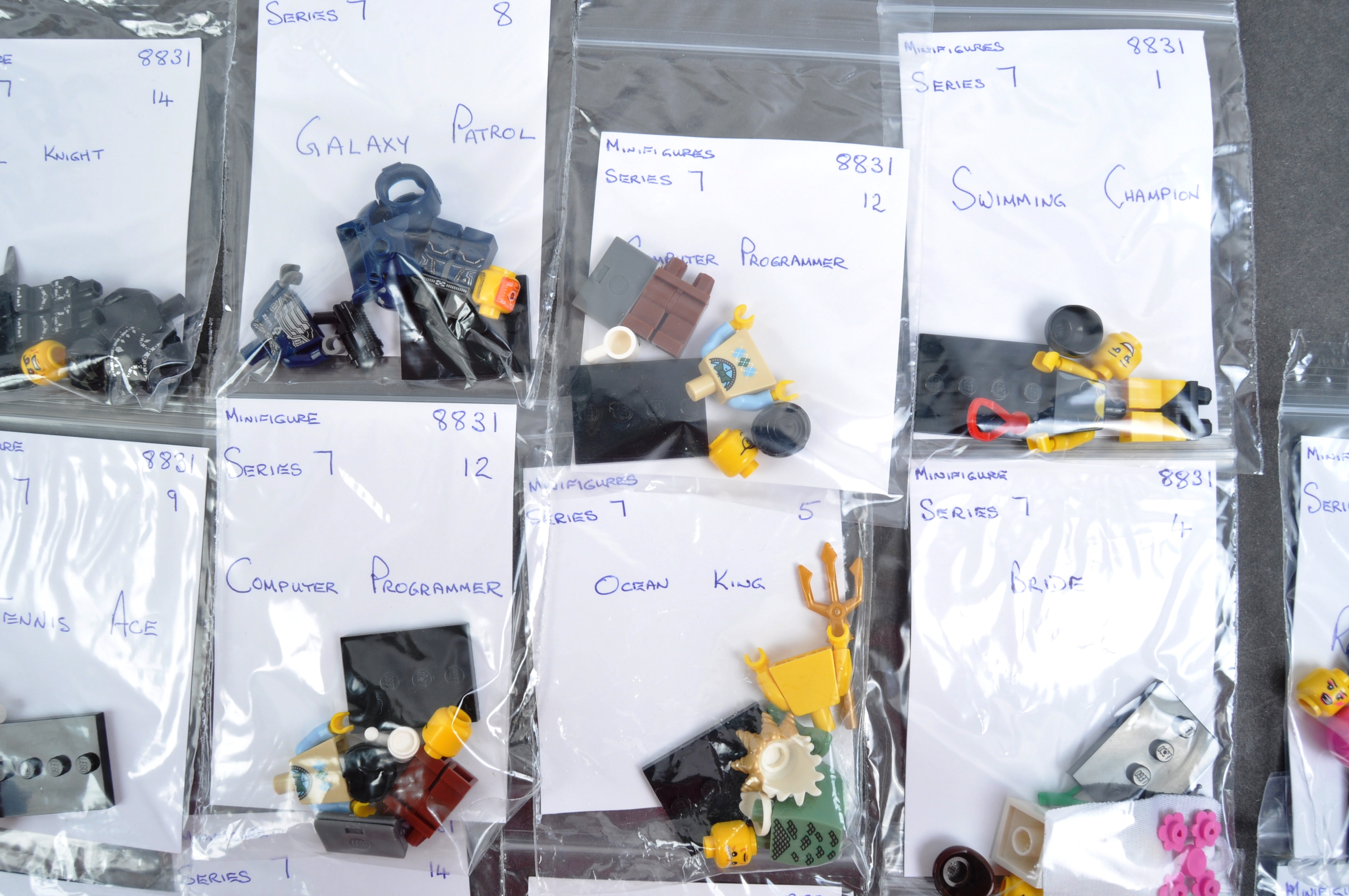 LEGO MINIFIGURES - 8831 - SERIES 7 COMPLETE MINIFIGURE SET - Image 5 of 6