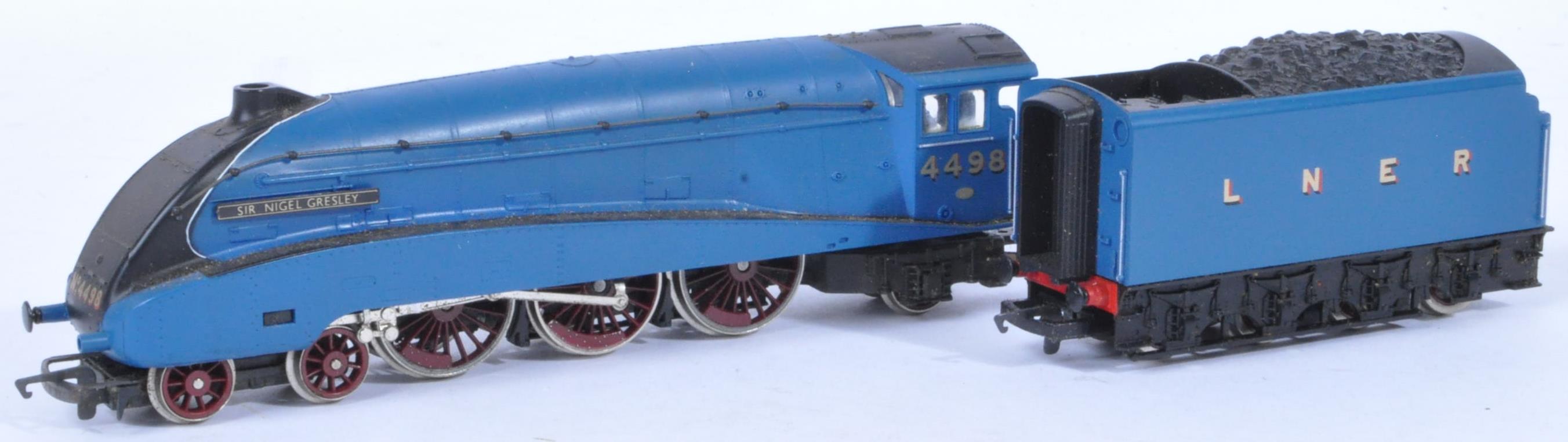 ORIGINAL HORNBY 00 GAUGE MODEL RAILWAY SIR NIGEL GRESLEY LOCO