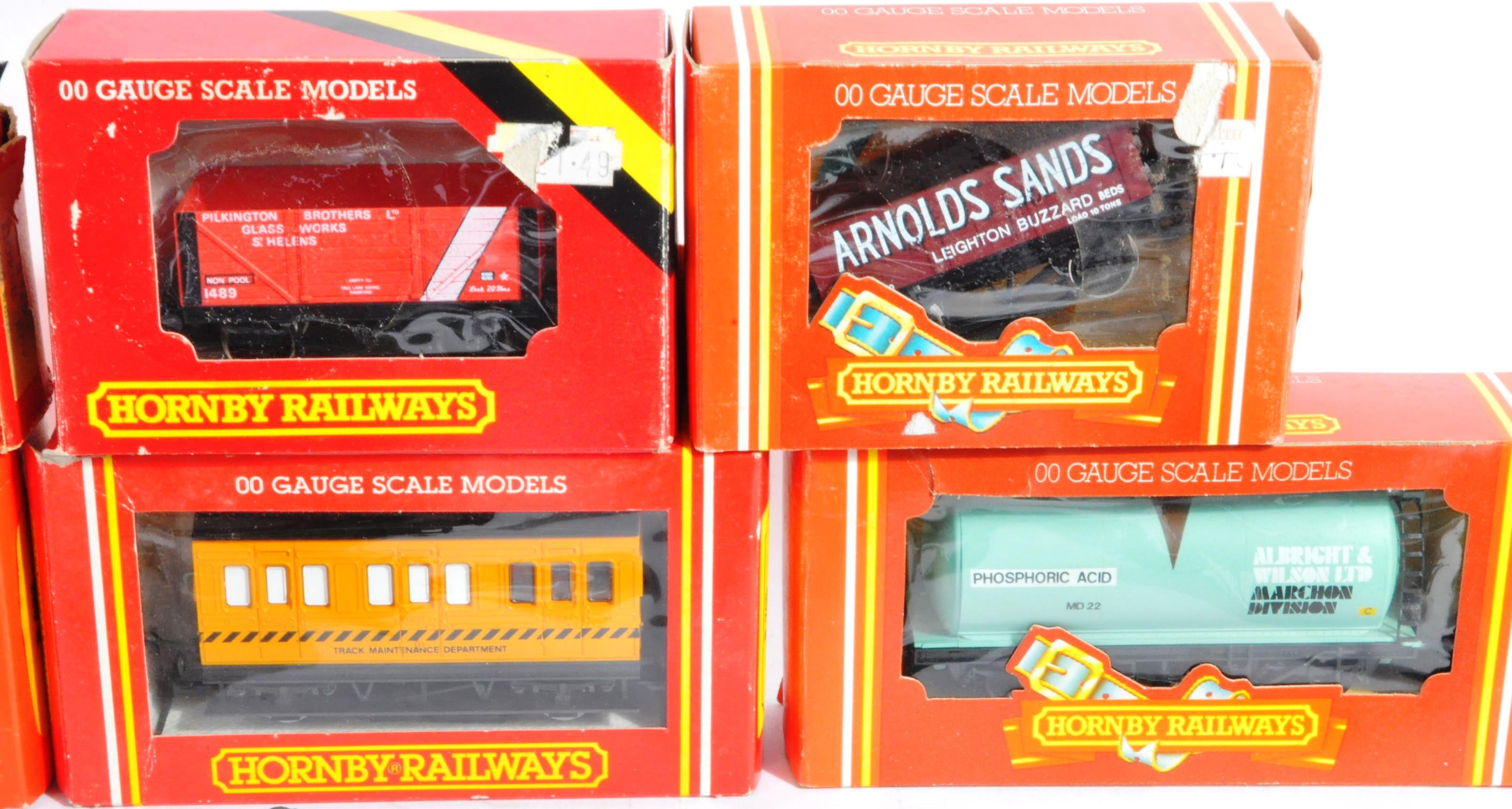 COLLECTION OF ASSORTED HORNBY 00 GAUGE ROLLING STOCK WAGONS - Image 8 of 9