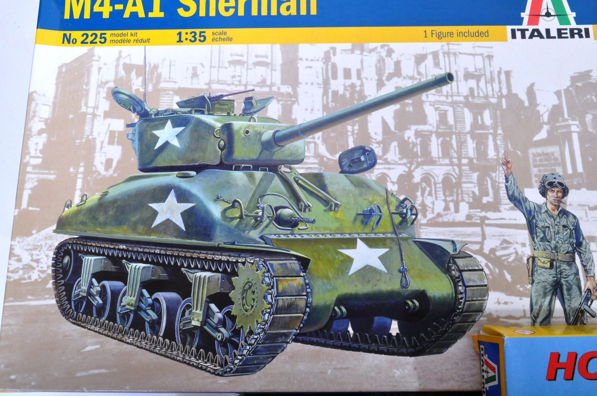 LARGE COLLECTION OF ASSORTED PLASTIC MODEL KITS - Image 2 of 10